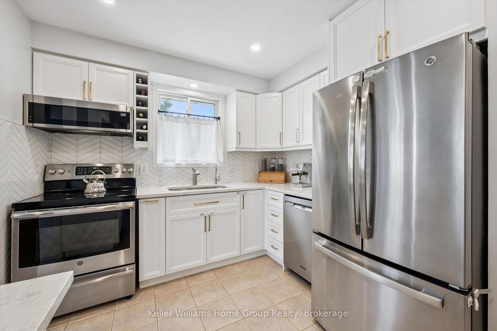 Photo 13 of 51 Dunhill Crescent, Guelph, Willow West/Sugarbush/West Acres — HOMEH
