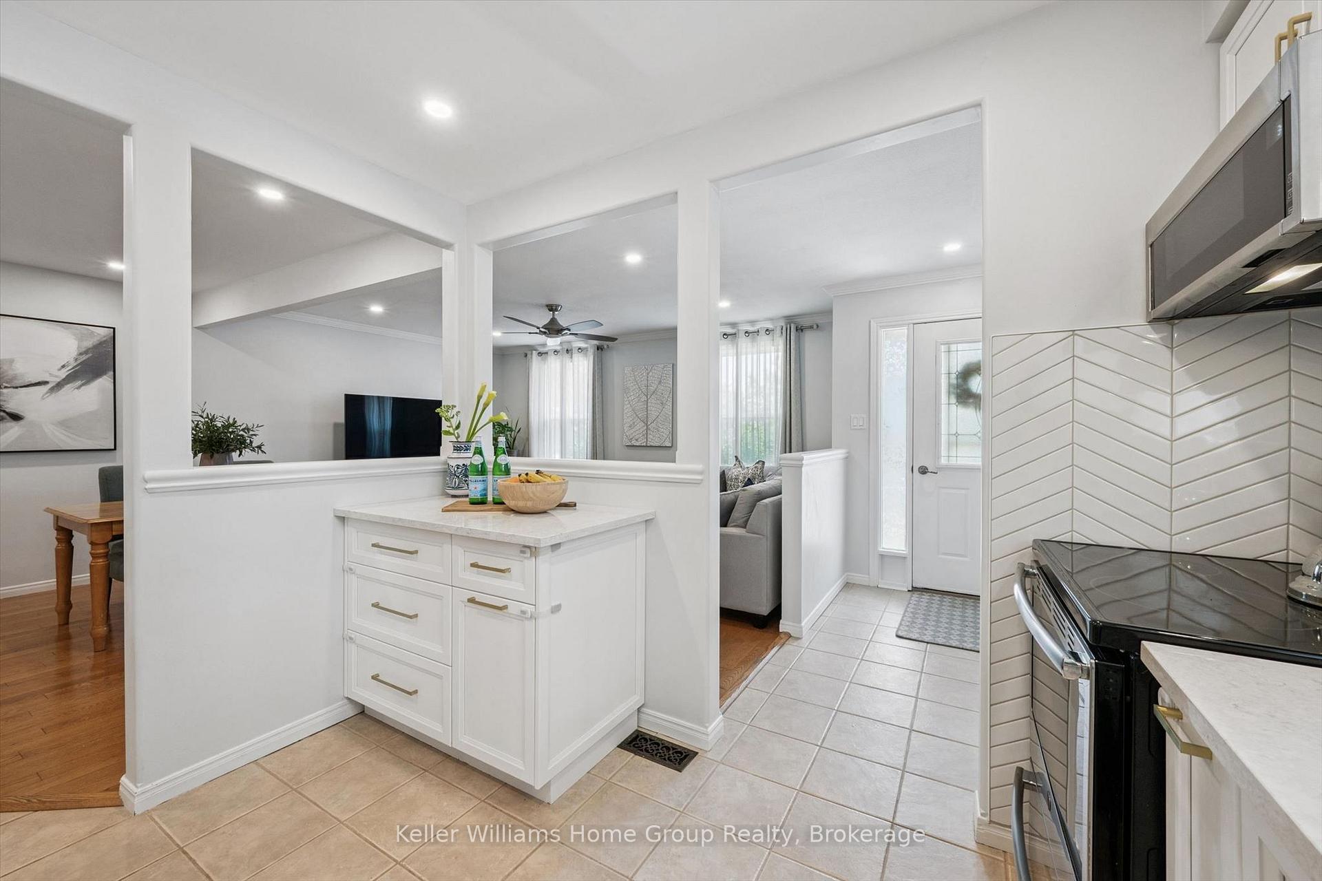 Photo 16 of 51 Dunhill Crescent, Guelph, Willow West/Sugarbush/West Acres — HOMEH