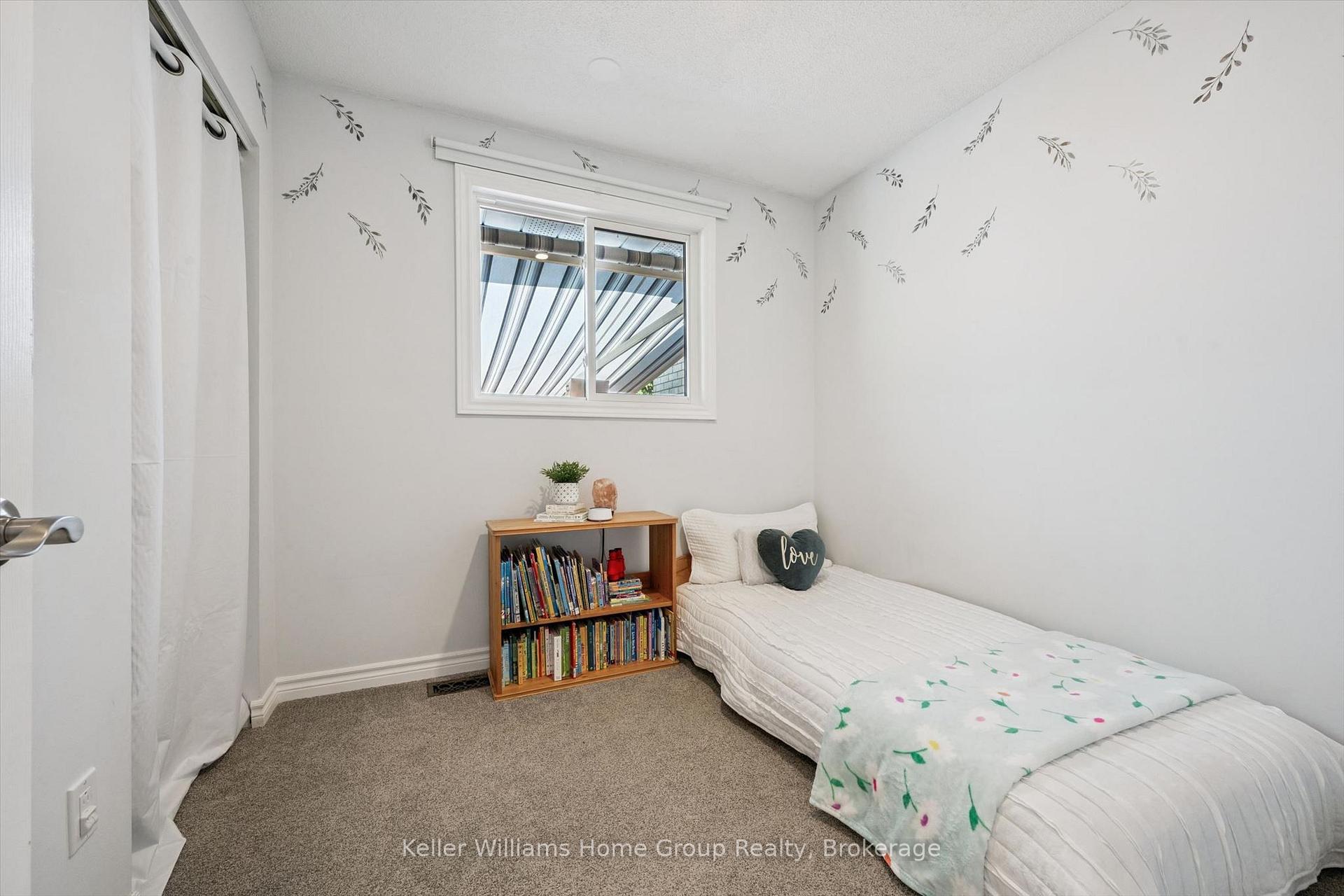 Photo 23 of 51 Dunhill Crescent, Guelph, Willow West/Sugarbush/West Acres — HOMEH