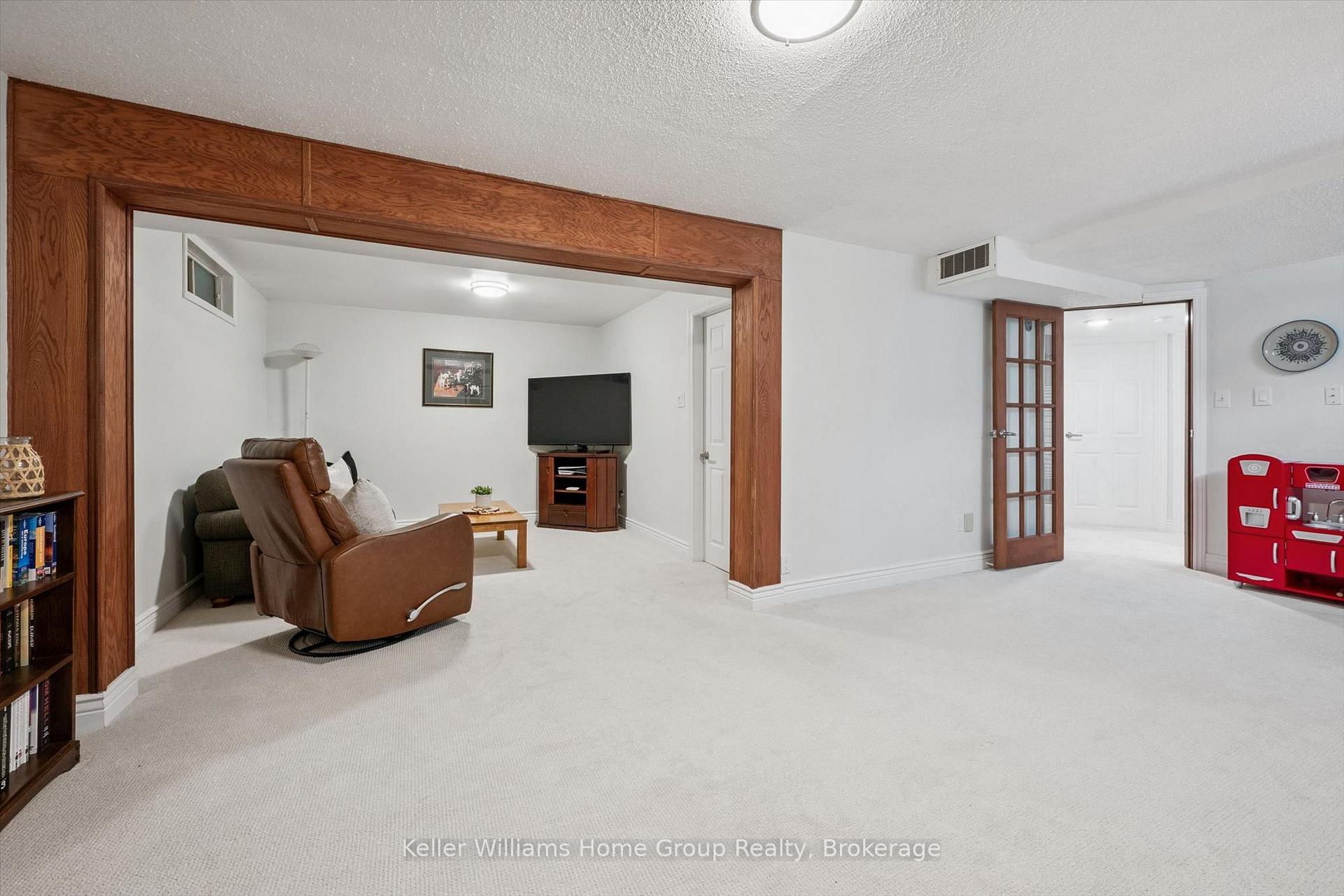 Photo 27 of 51 Dunhill Crescent, Guelph, Willow West/Sugarbush/West Acres — HOMEH