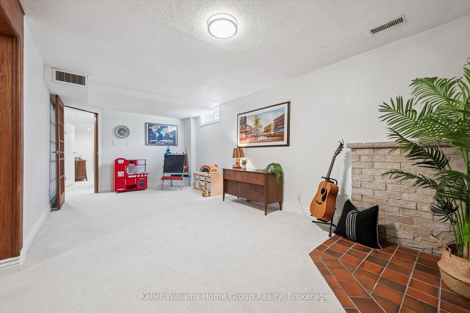 Photo 29 of 51 Dunhill Crescent, Guelph, Willow West/Sugarbush/West Acres — HOMEH