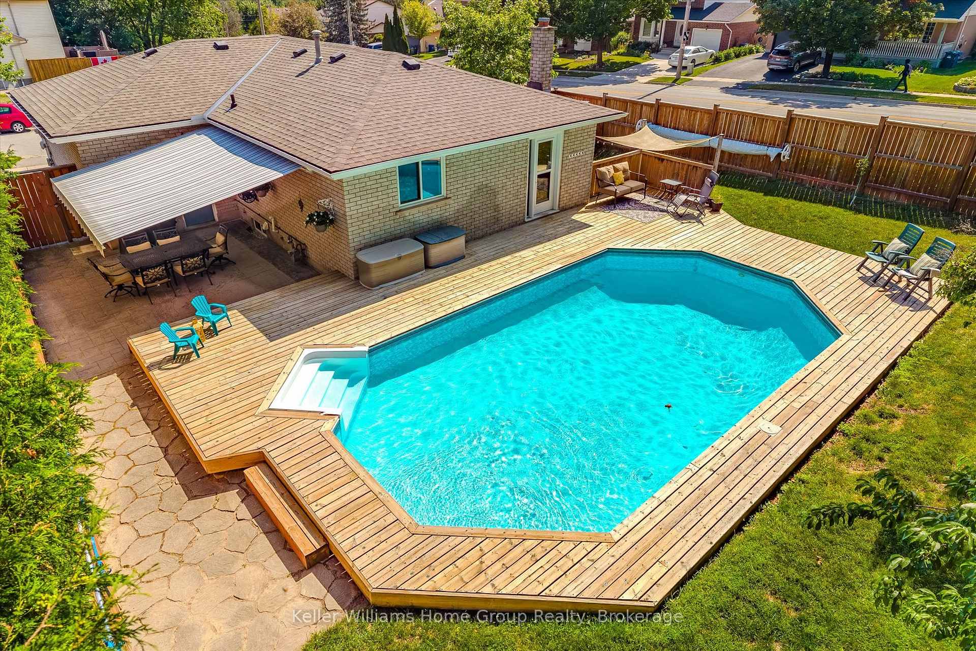 Photo 36 of 51 Dunhill Crescent, Guelph, Willow West/Sugarbush/West Acres — HOMEH