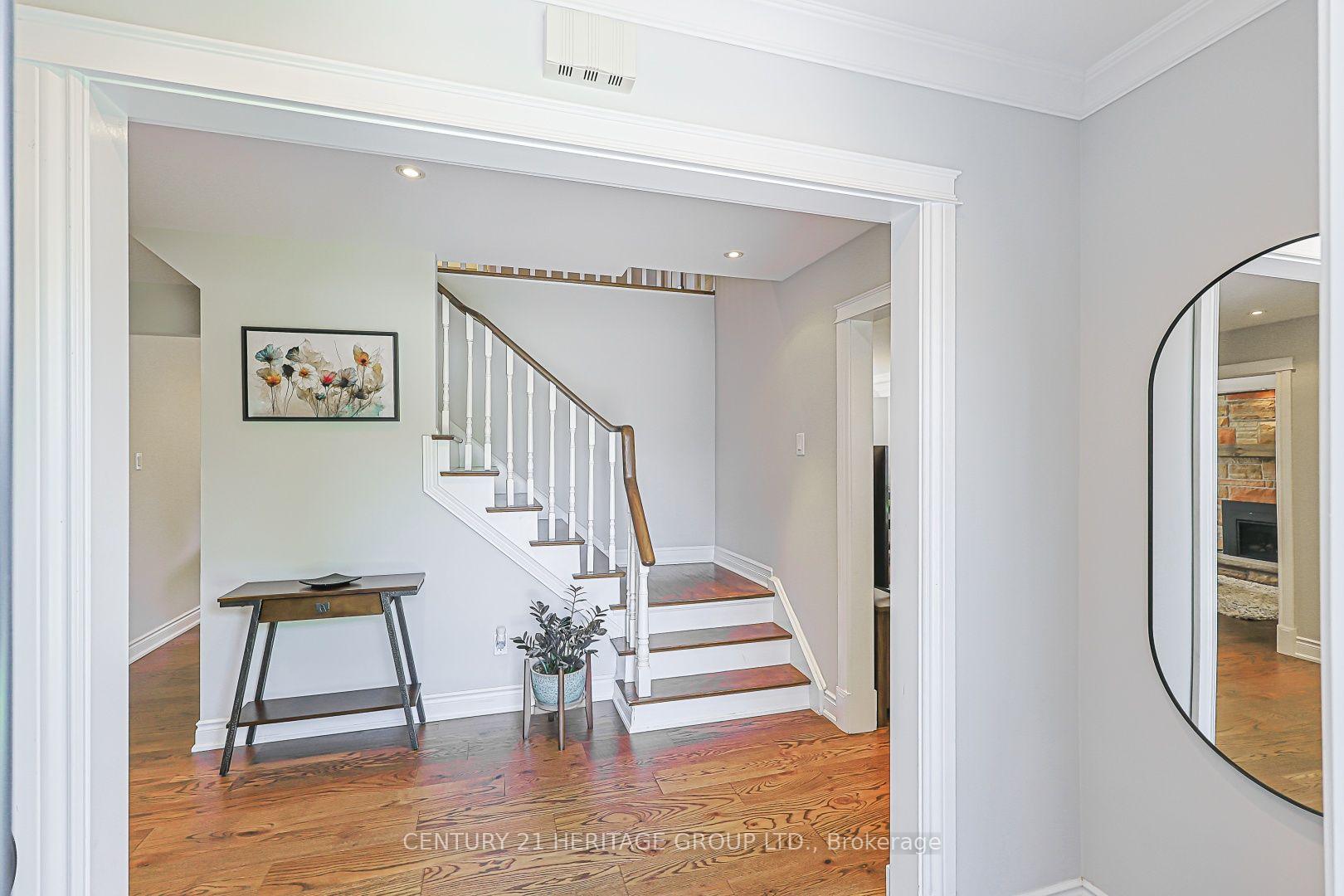 Photo 2 of 380 Selby Crescent, Newmarket, Bristol-London — HOMEH