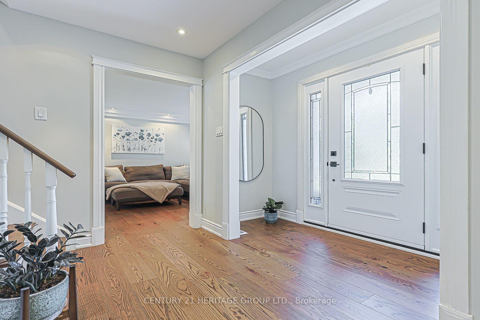 Photo 3 of 380 Selby Crescent, Newmarket, Bristol-London — HOMEH