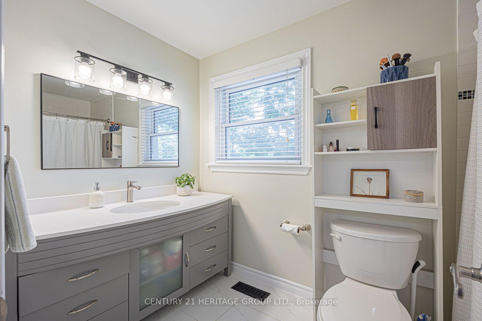 Photo 22 of 380 Selby Crescent, Newmarket, Bristol-London — HOMEH
