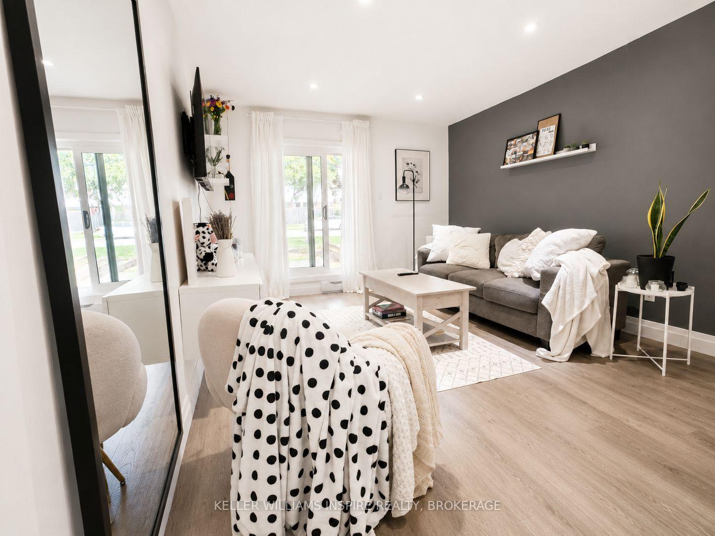 Photo 4 of Unit 9, 266 Lorry Greenberg Drive, Ottawa, Hunt Club Park/Greenboro — HOMEH