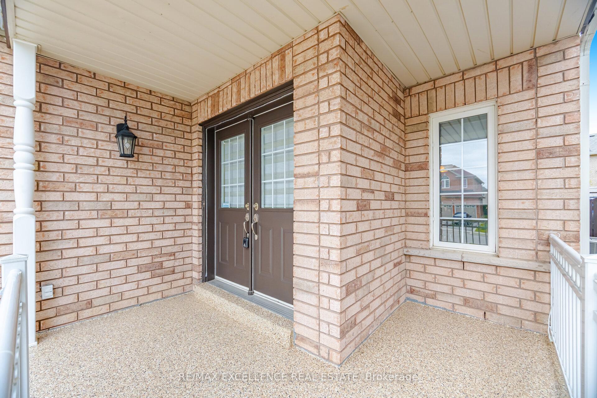 Photo 3 of 5 Whitehouse Crescent, Brampton, Bram East — HOMEH