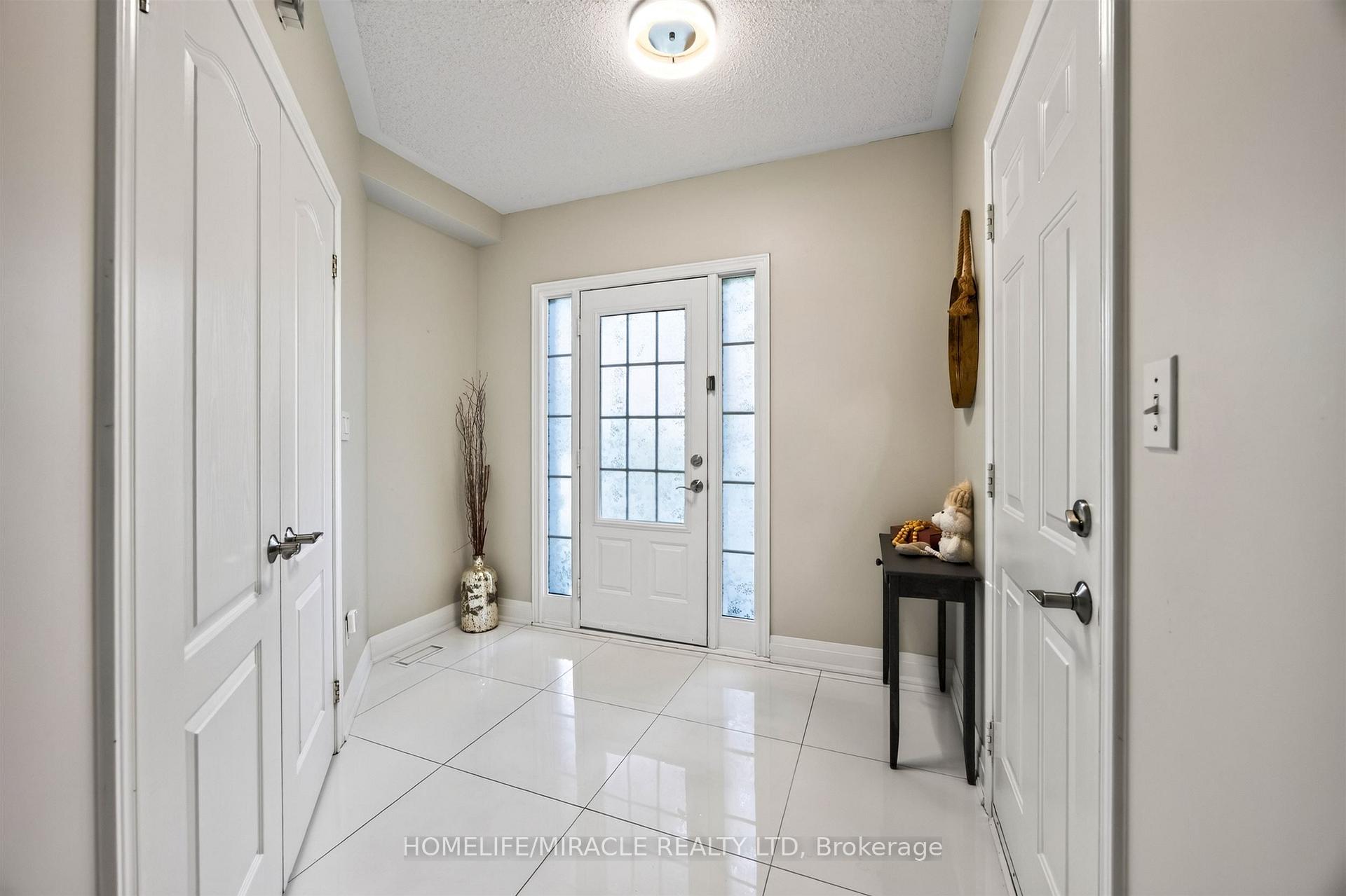 Photo 6 of 93 Scepter Place, Whitby, Rolling Acres — HOMEH