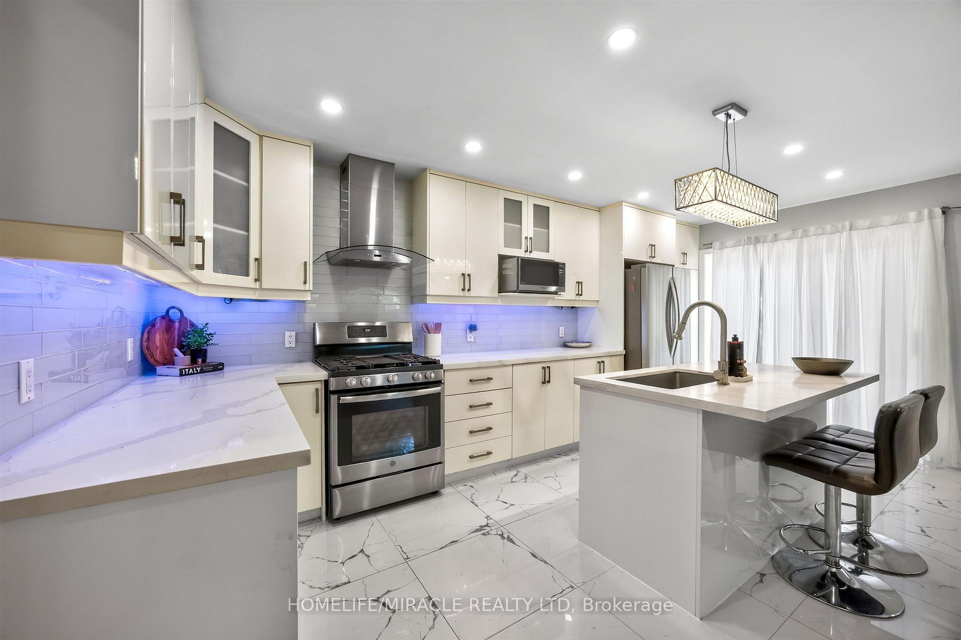 Photo 12 of 93 Scepter Place, Whitby, Rolling Acres — HOMEH