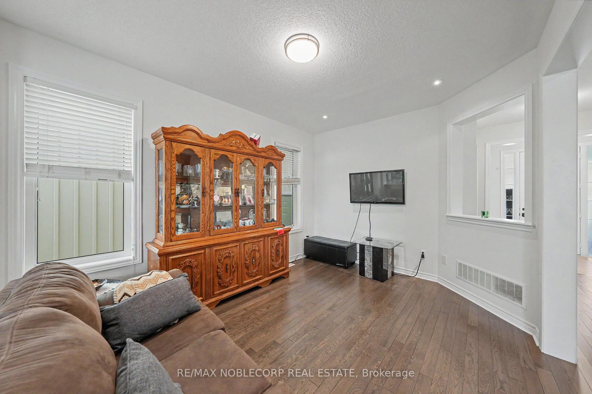 Photo 8 of 71 Blanchard Crescent, Essa, Angus — HOMEH