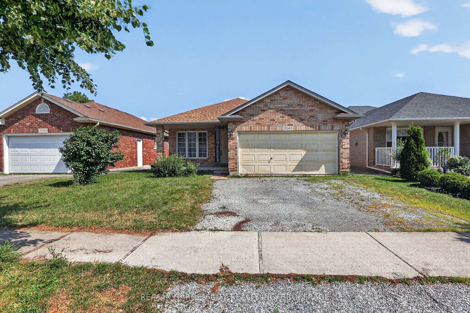 Photo 4 of 8063 Citation Road, Niagara Falls, Ascot — HOMEH