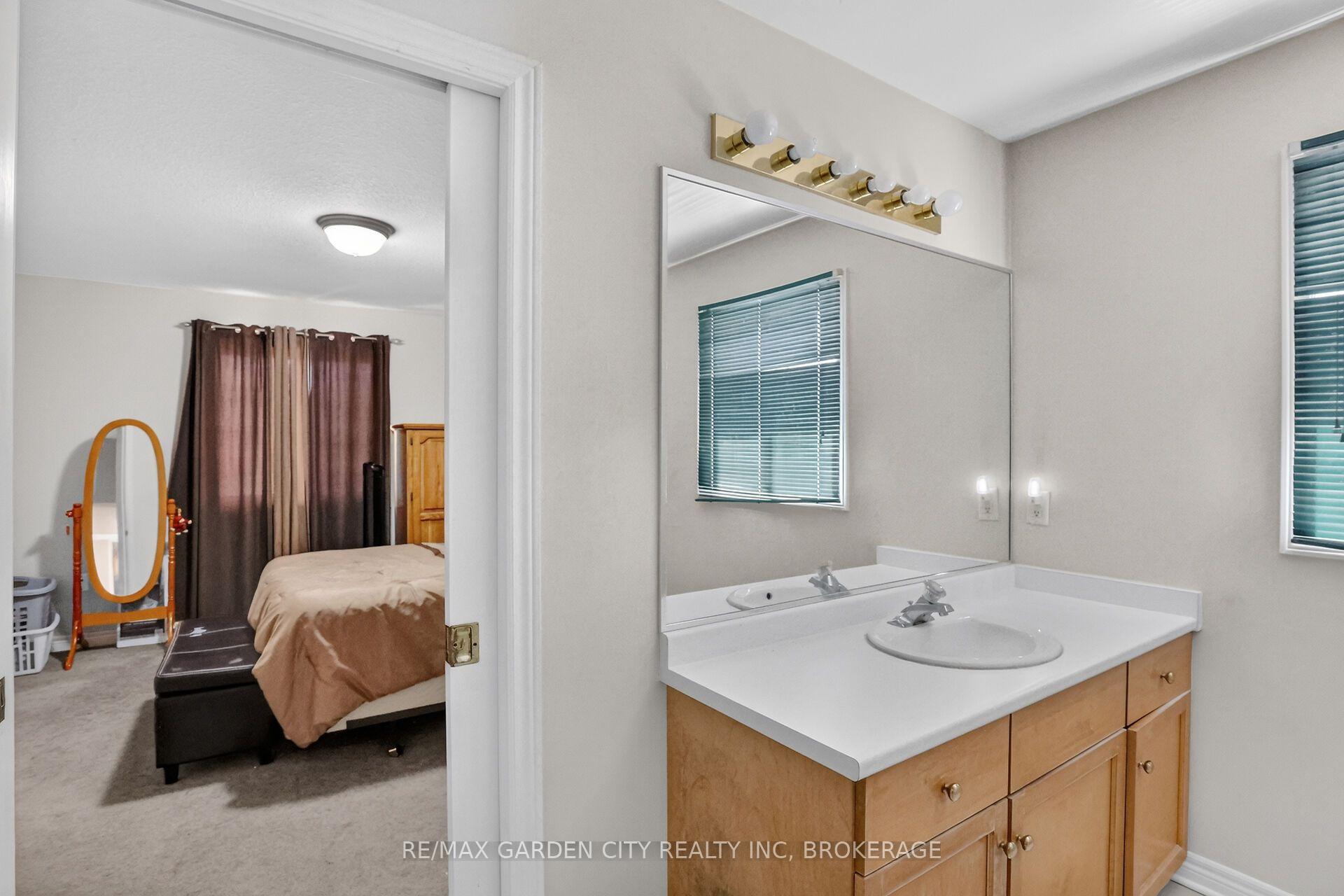Photo 11 of 8063 Citation Road, Niagara Falls, Ascot — HOMEH