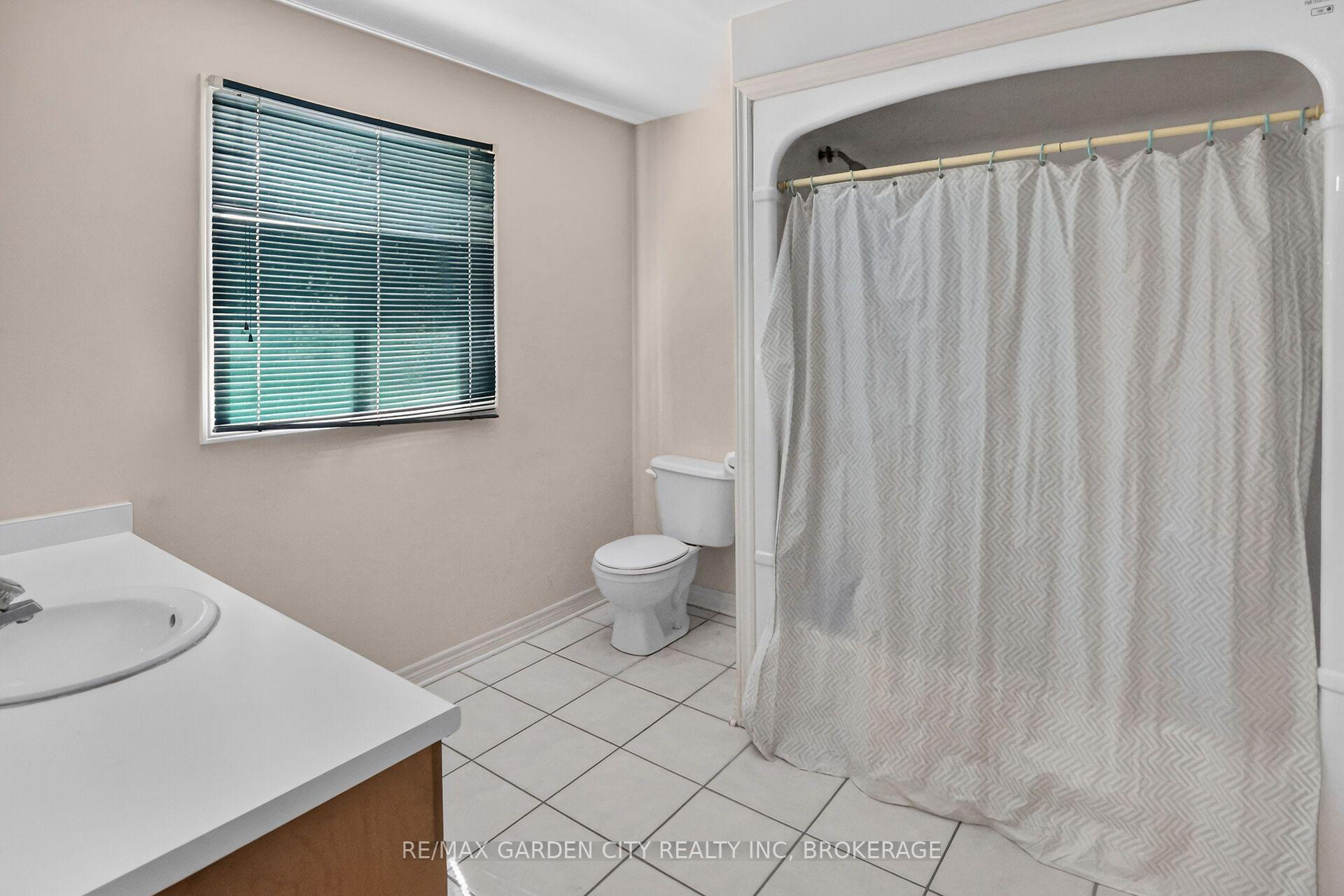Photo 12 of 8063 Citation Road, Niagara Falls, Ascot — HOMEH