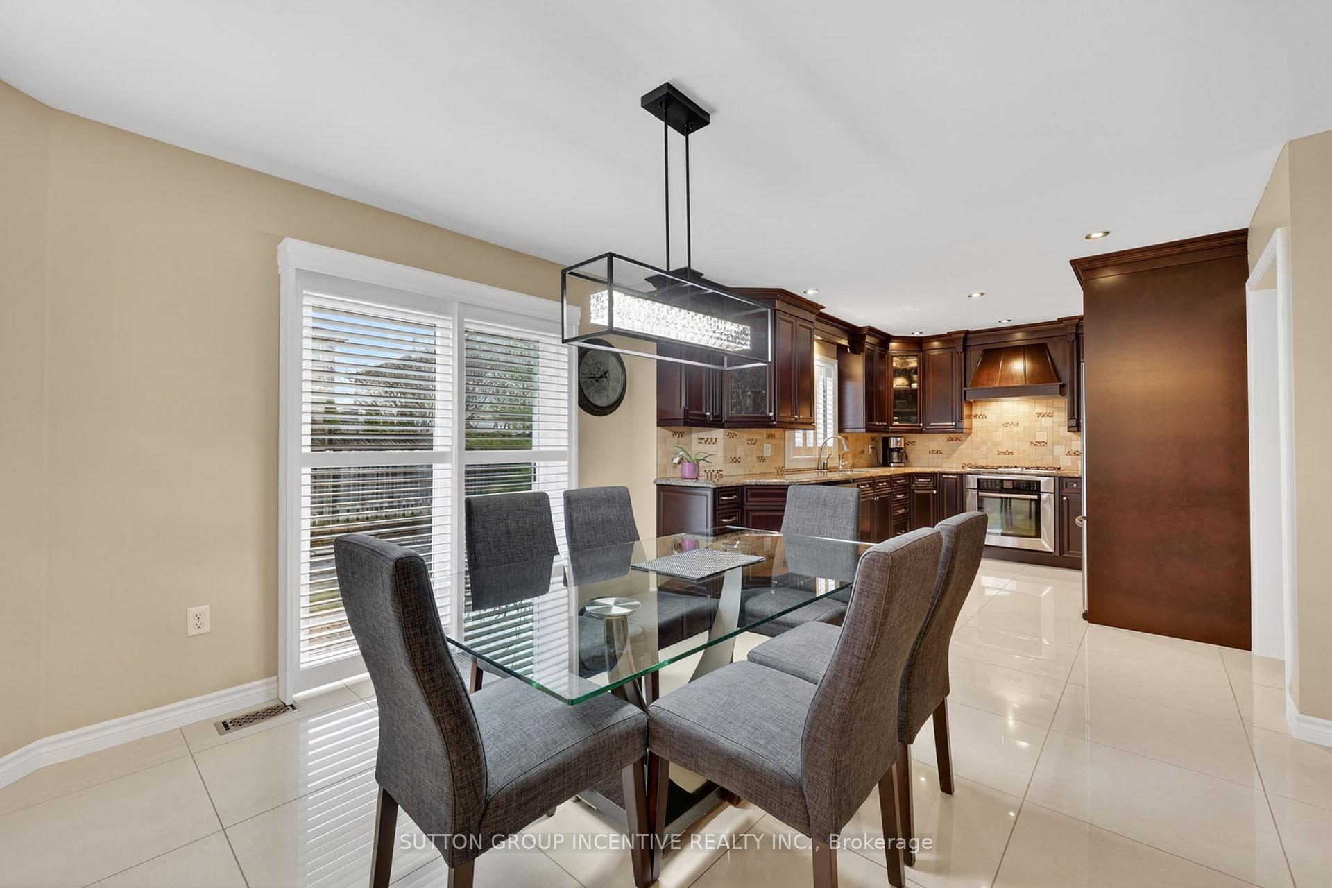 Photo 9 of 4 Chantal Street, Barrie, Painswick South — HOMEH