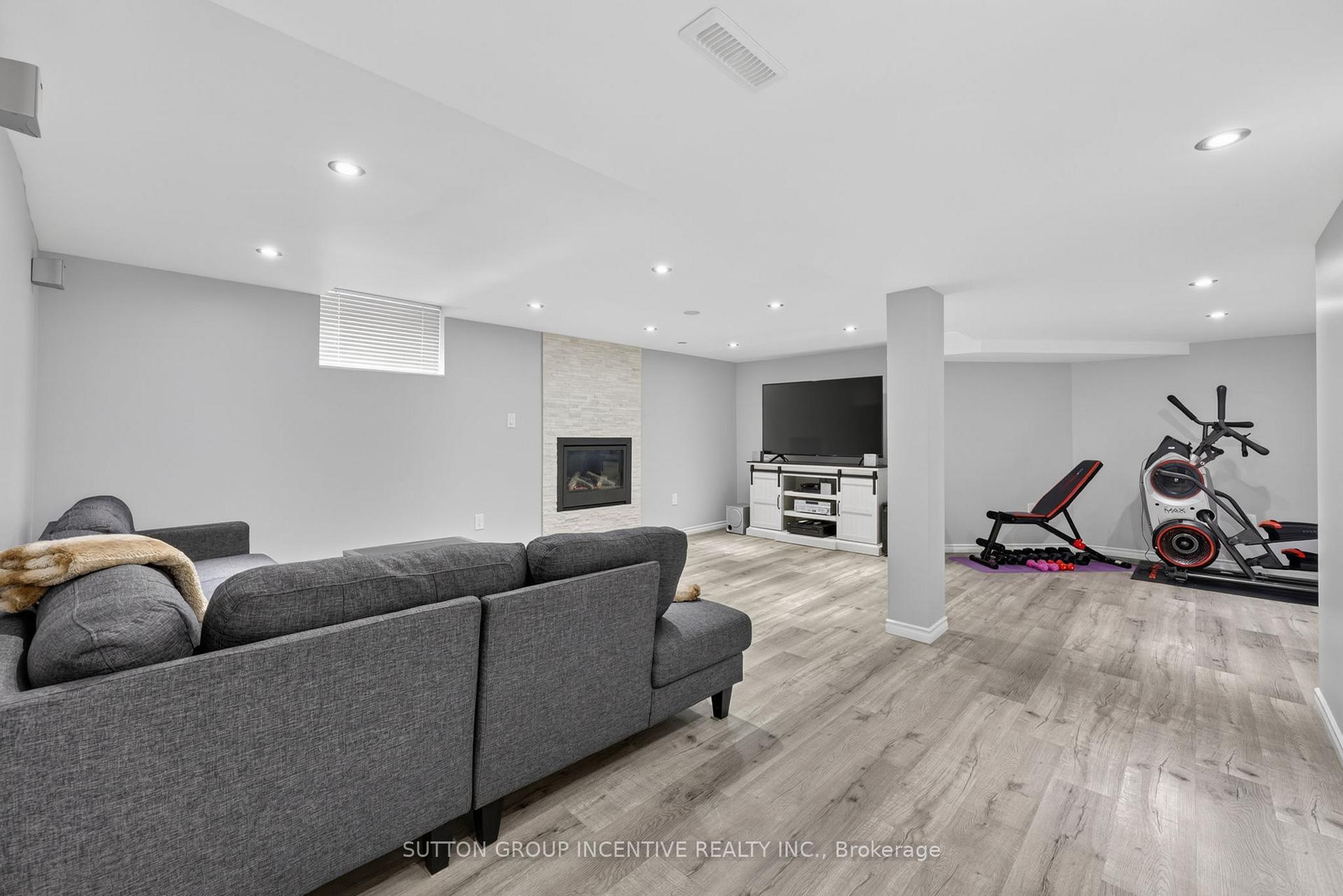 Photo 30 of 4 Chantal Street, Barrie, Painswick South — HOMEH