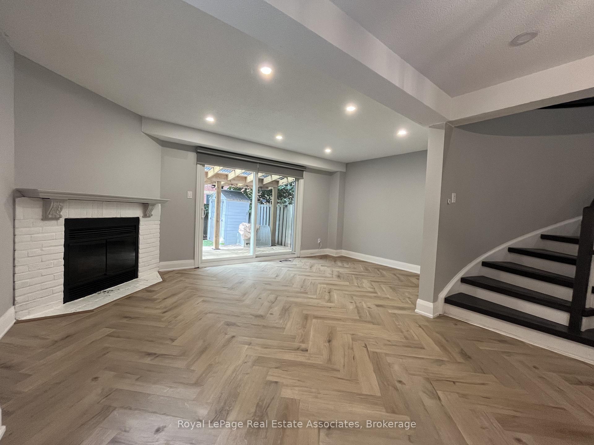 Photo 1 of 1112 Gable Drive, Oakville, Clearview — HOMEH