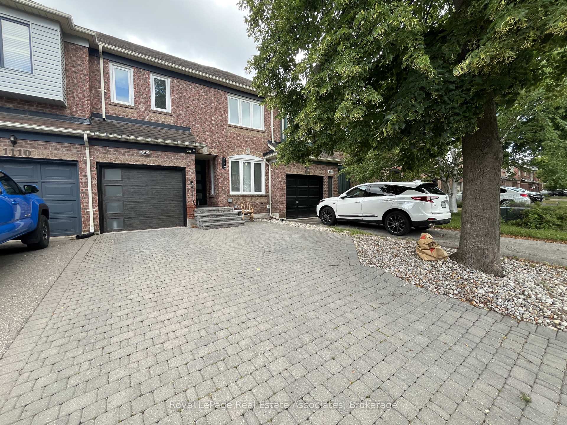 Photo 2 of 1112 Gable Drive, Oakville, Clearview — HOMEH