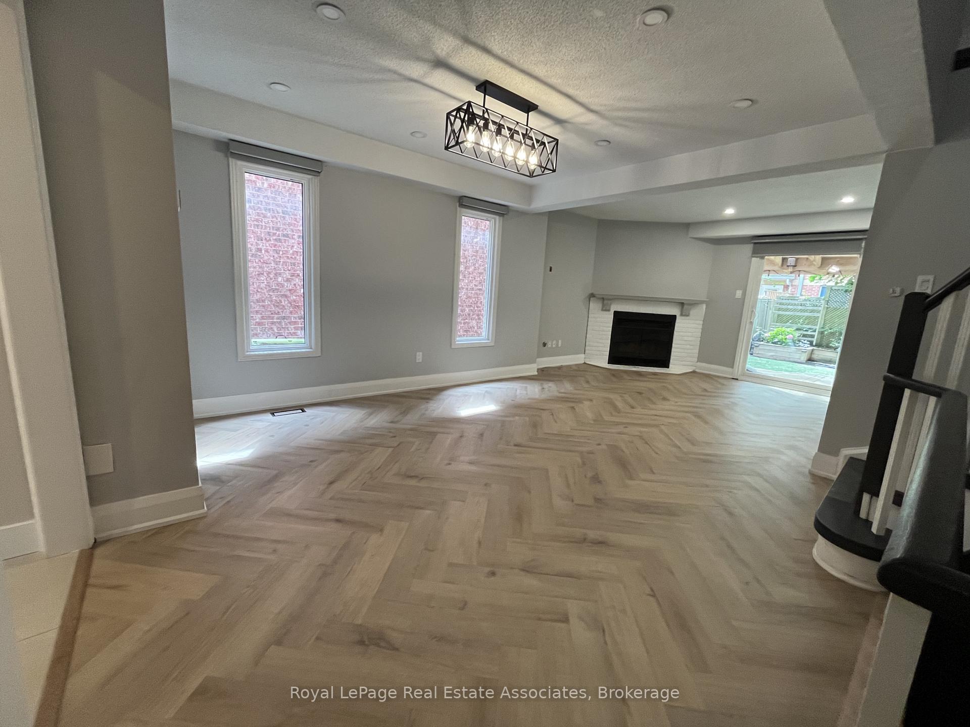 Photo 3 of 1112 Gable Drive, Oakville, Clearview — HOMEH