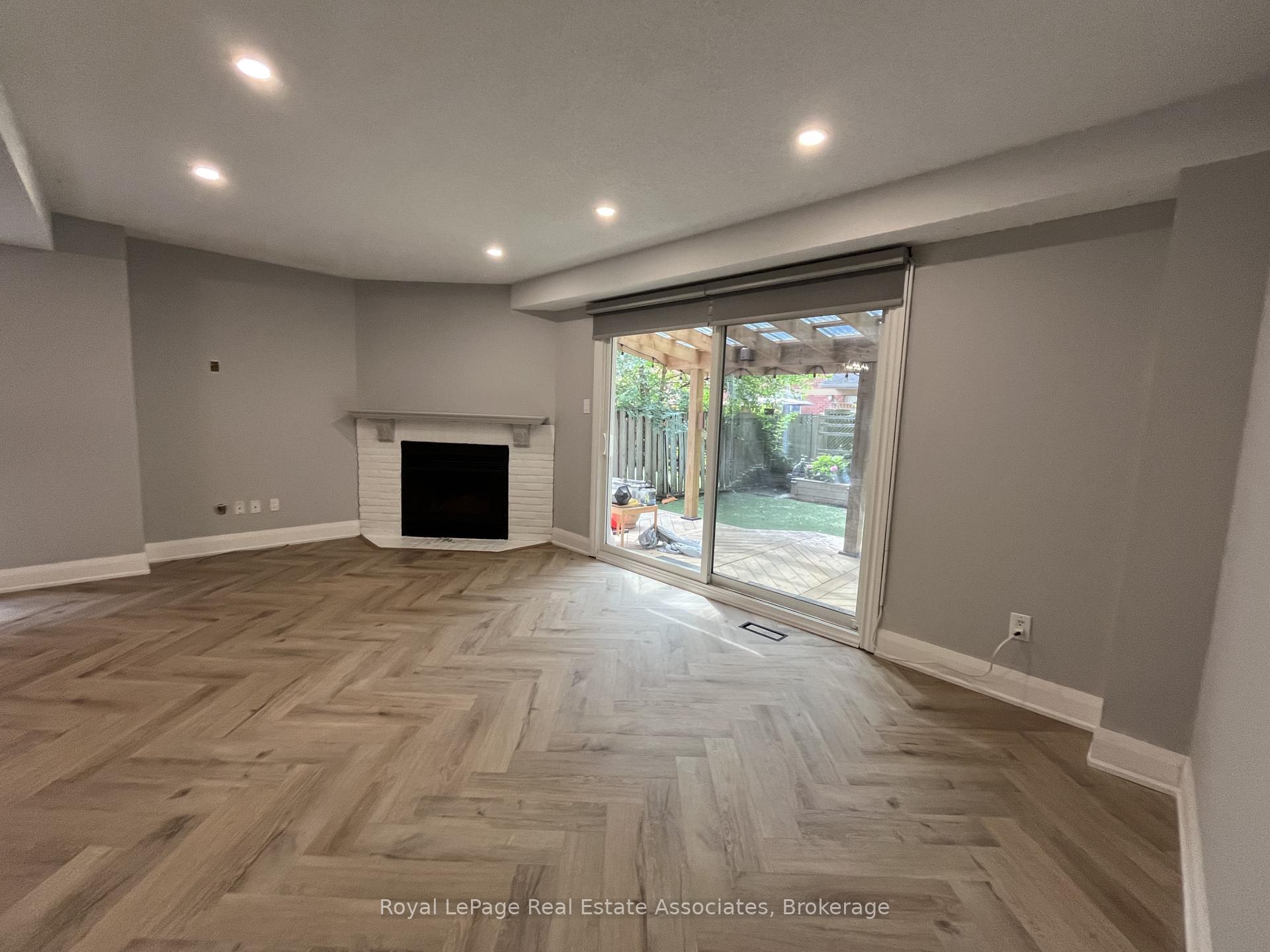 Photo 4 of 1112 Gable Drive, Oakville, Clearview — HOMEH