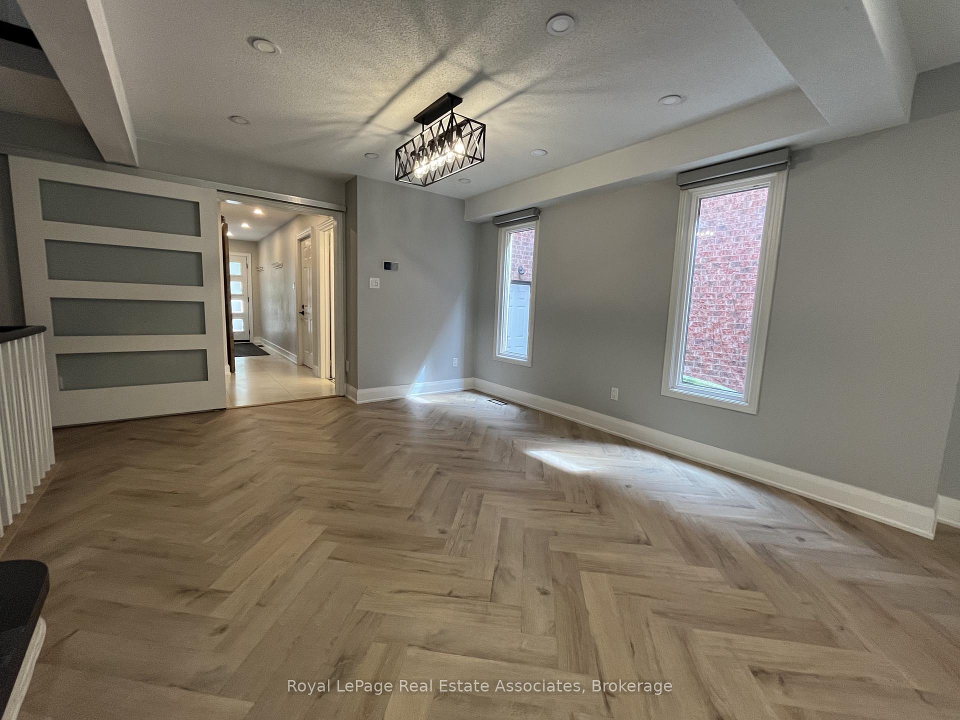 Photo 5 of 1112 Gable Drive, Oakville, Clearview — HOMEH