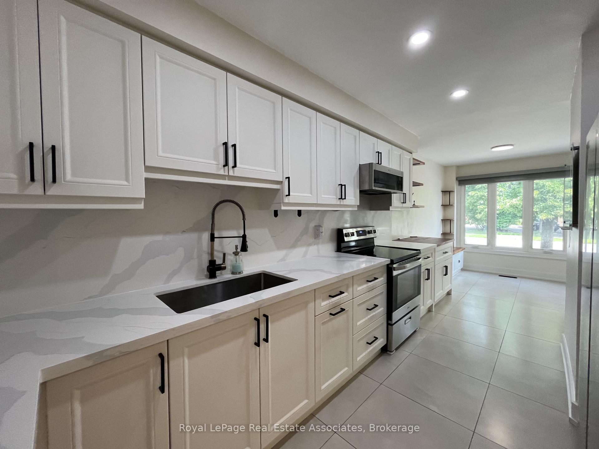 Photo 9 of 1112 Gable Drive, Oakville, Clearview — HOMEH