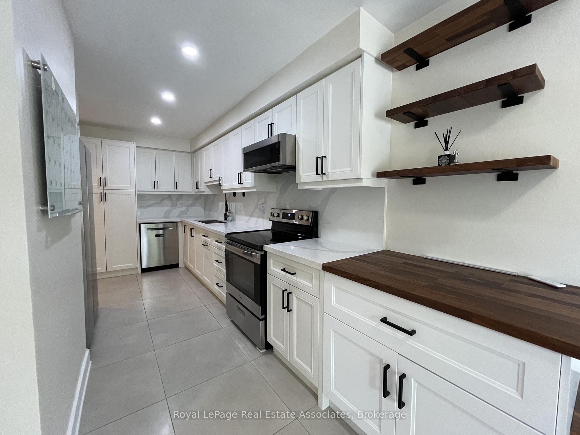 Photo 10 of 1112 Gable Drive, Oakville, Clearview — HOMEH