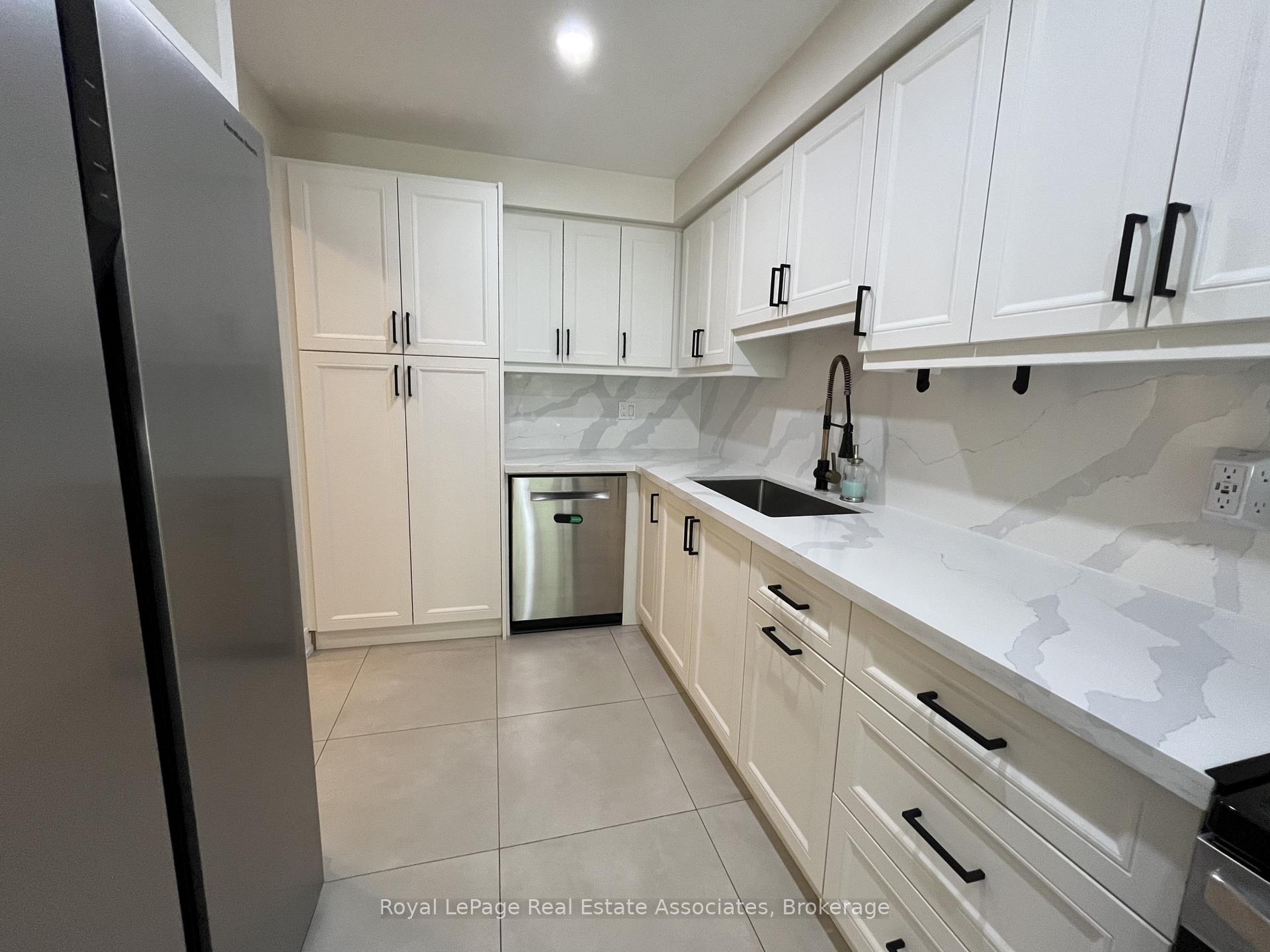 Photo 11 of 1112 Gable Drive, Oakville, Clearview — HOMEH