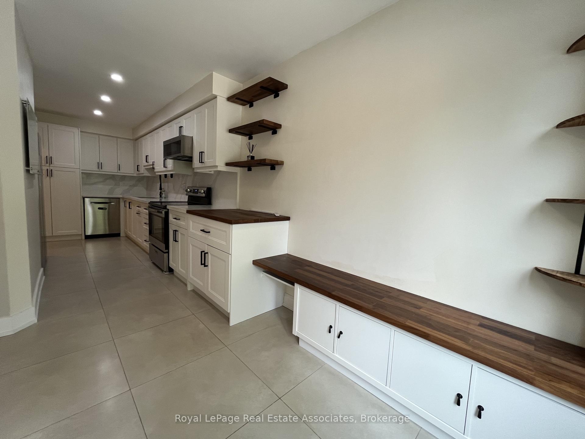 Photo 12 of 1112 Gable Drive, Oakville, Clearview — HOMEH