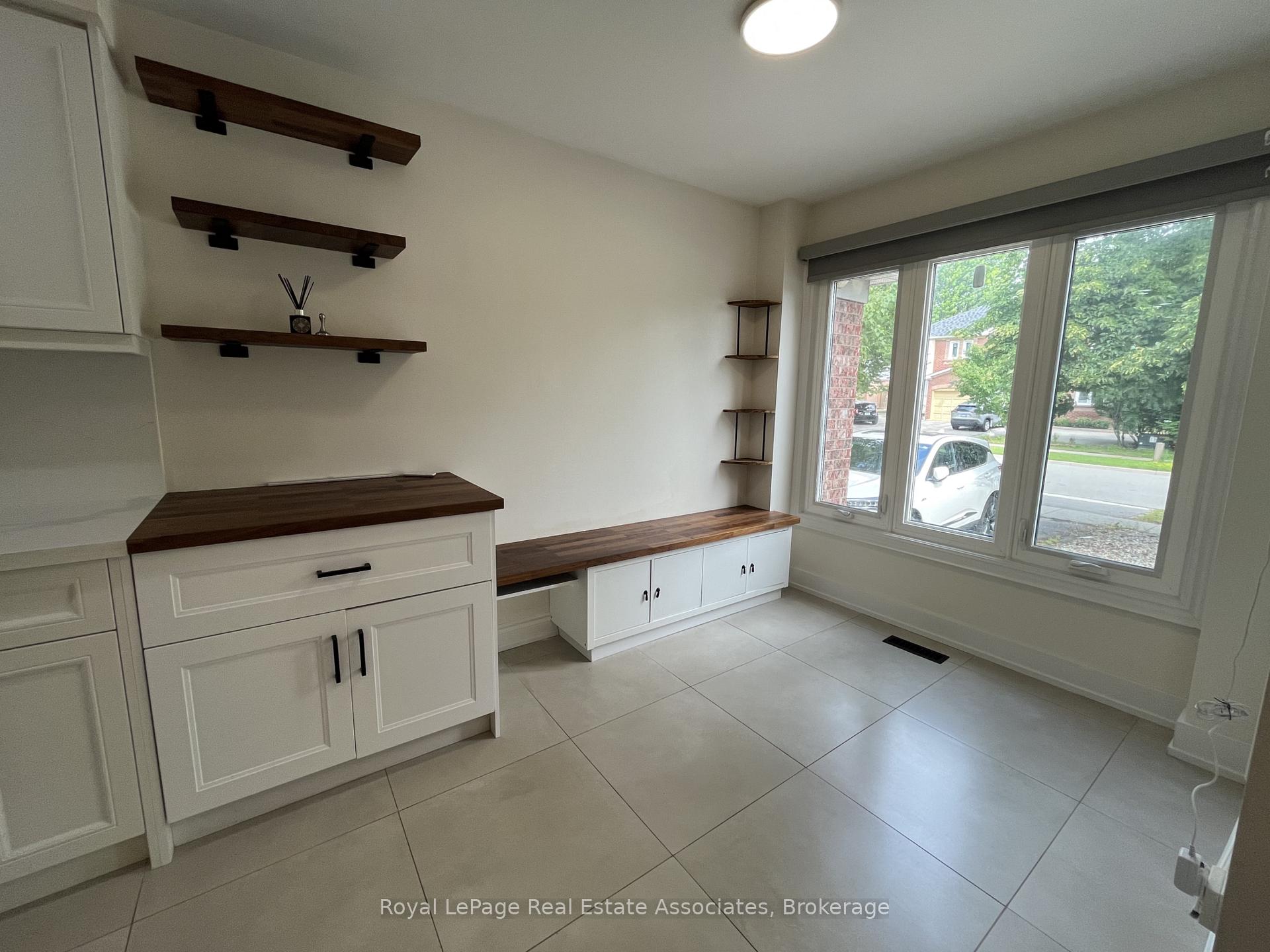 Photo 13 of 1112 Gable Drive, Oakville, Clearview — HOMEH
