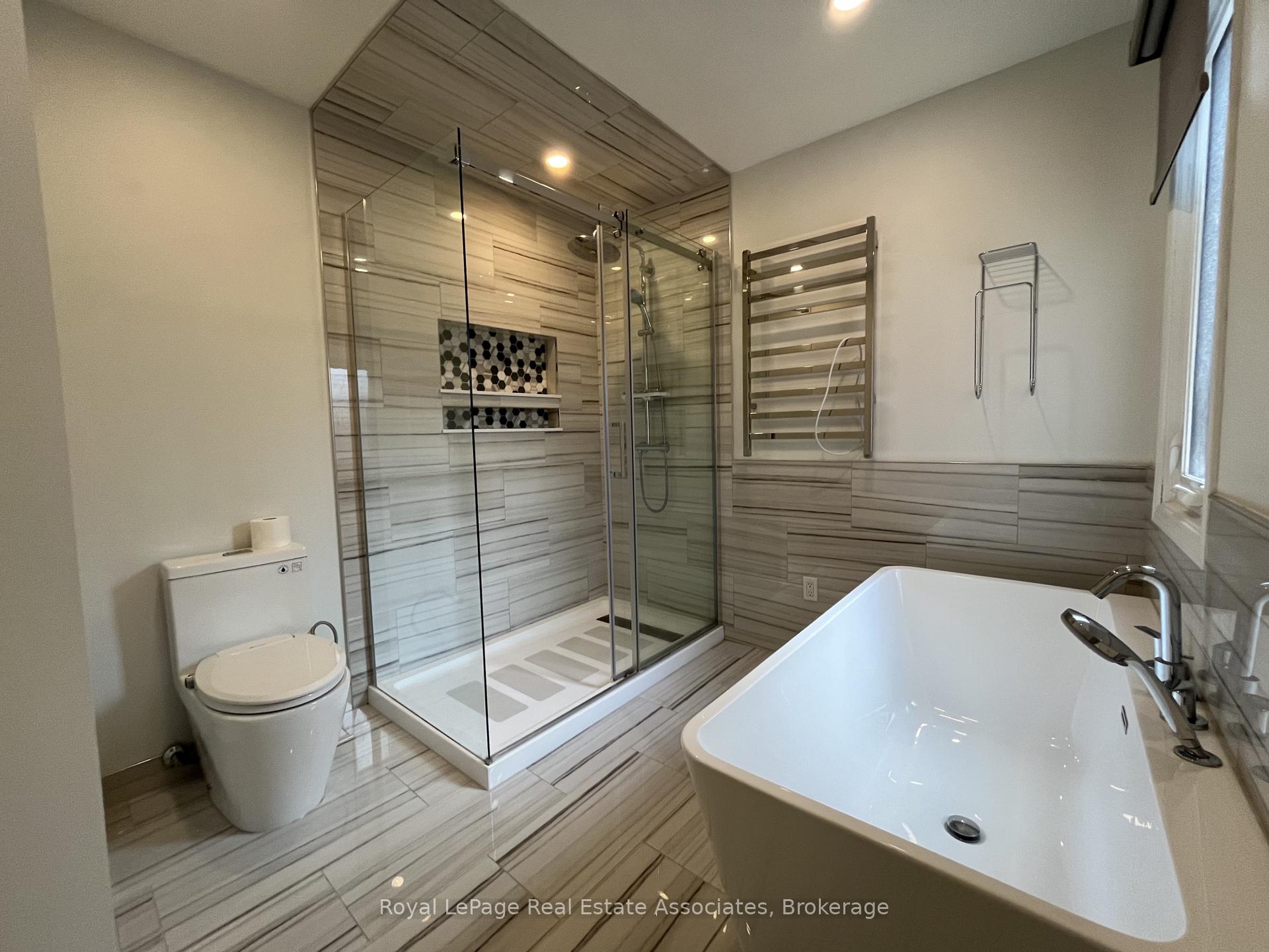 Photo 17 of 1112 Gable Drive, Oakville, Clearview — HOMEH