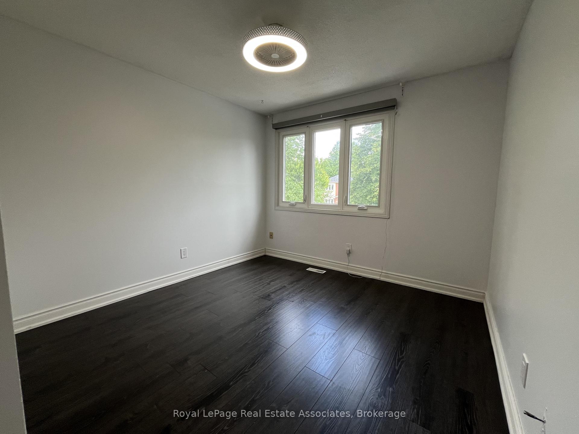 Photo 19 of 1112 Gable Drive, Oakville, Clearview — HOMEH