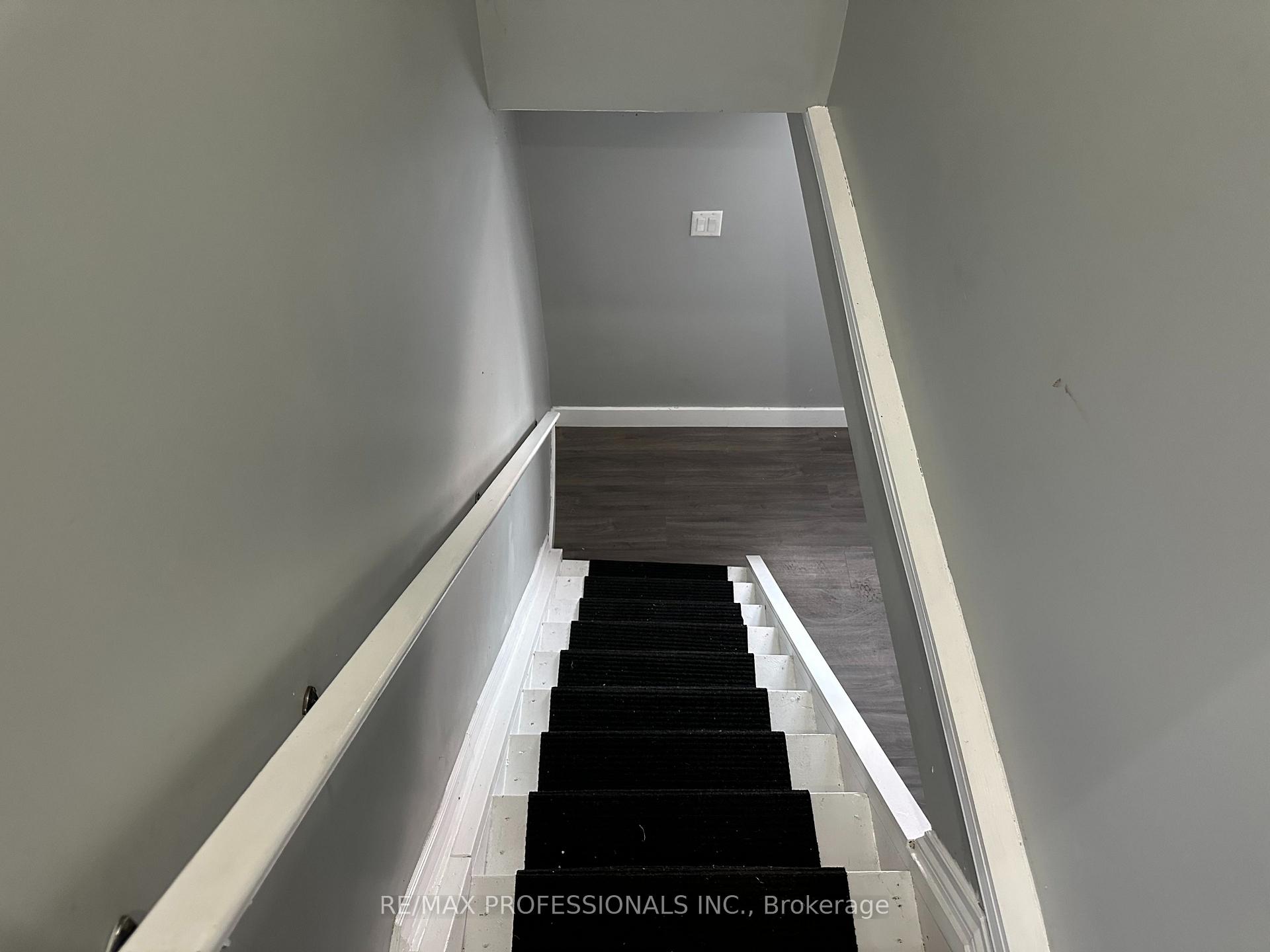 Photo 3 of Unit Lower, 167.5 Grosvenor Avenue N, Hamilton, Crown Point — HOMEH