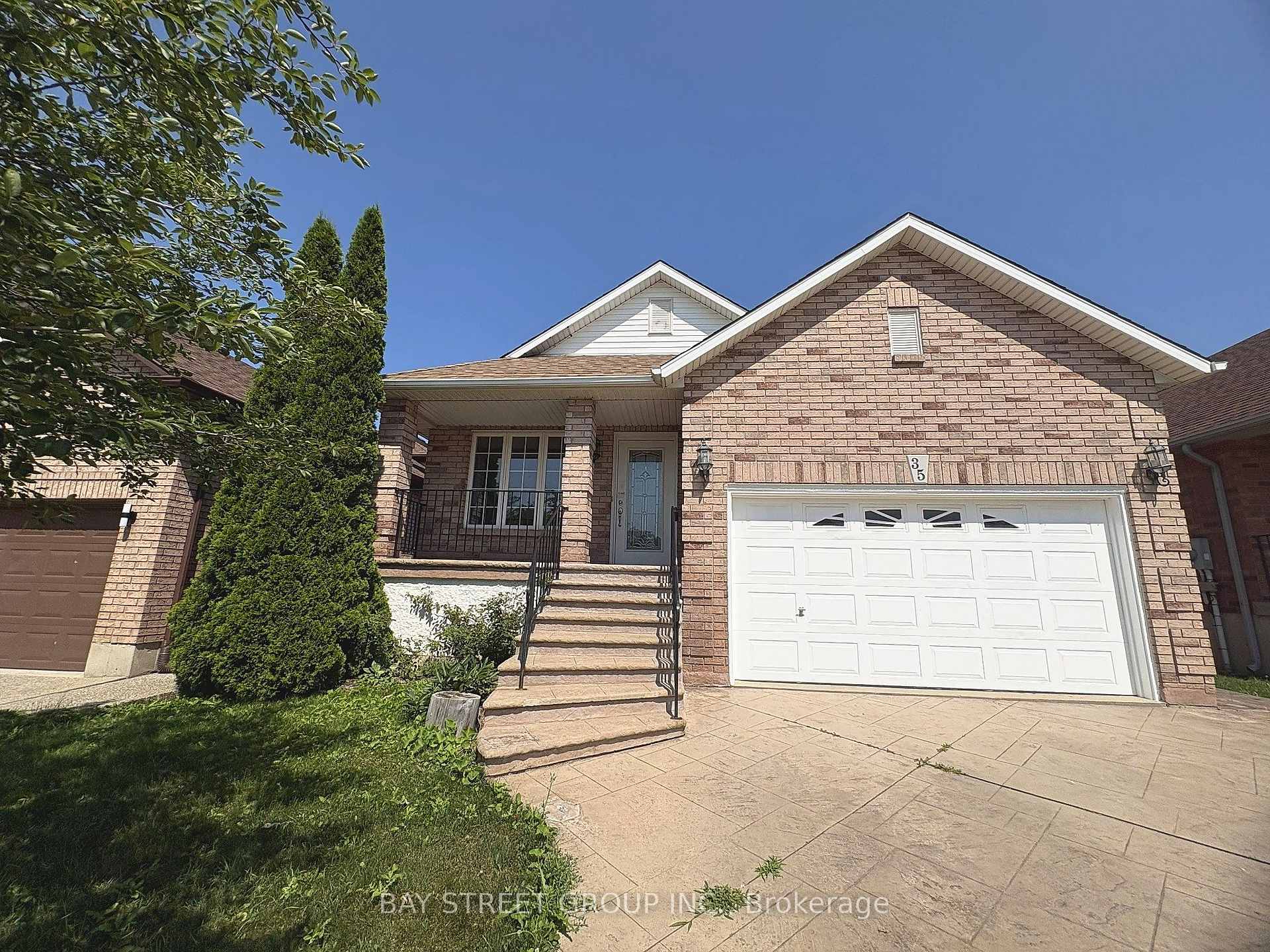Photo 1 of 35 Diamond Court, Hamilton, Mountview — HOMEH