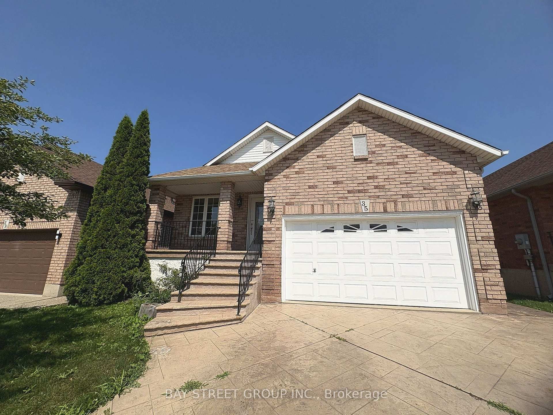 Photo 2 of 35 Diamond Court, Hamilton, Mountview — HOMEH