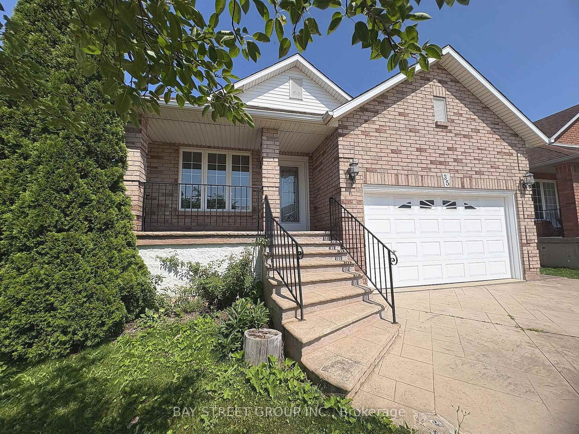 Photo 3 of 35 Diamond Court, Hamilton, Mountview — HOMEH