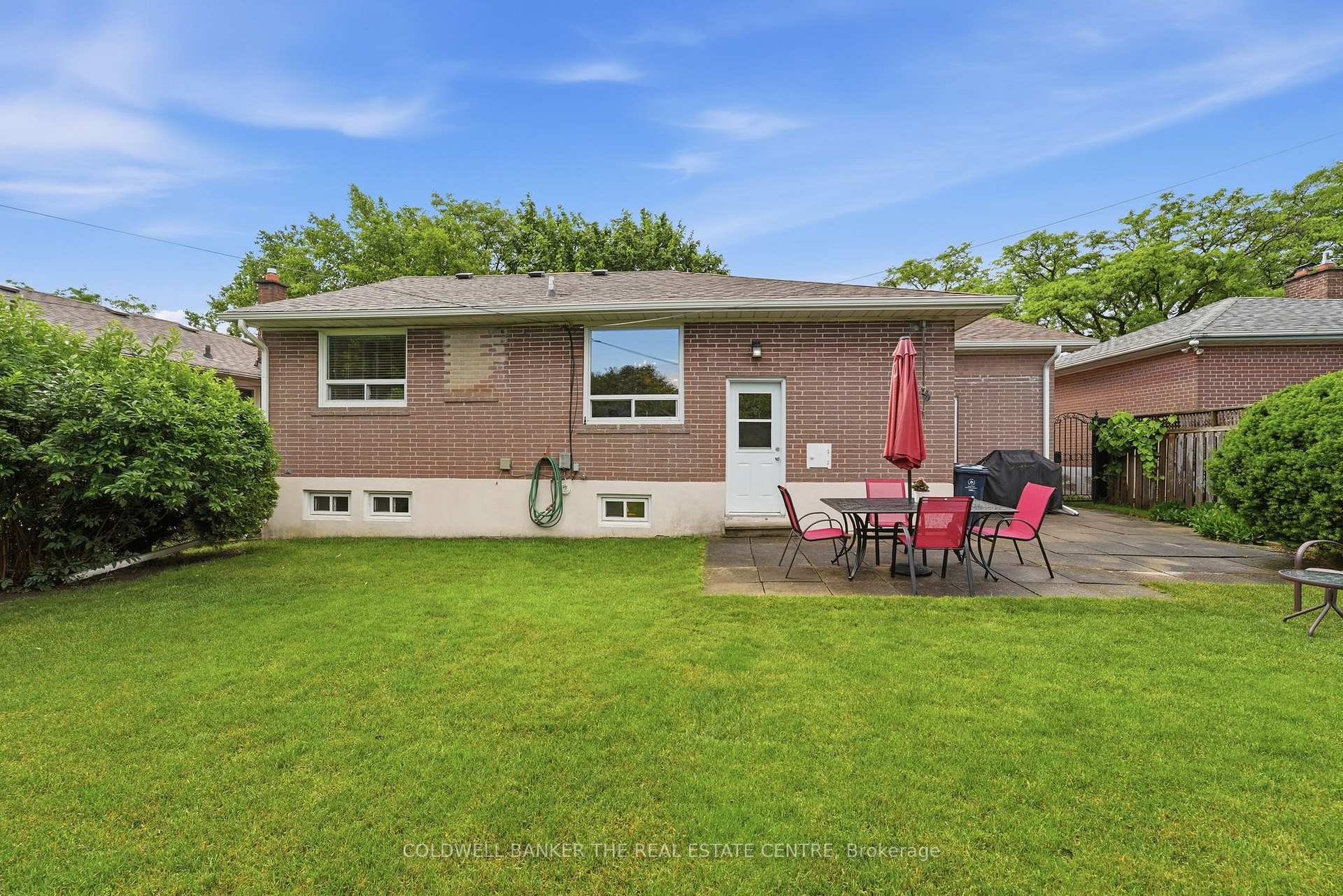 Photo 3 of 40 Benway Drive, Etobicoke, Rexdale-Kipling — HOMEH