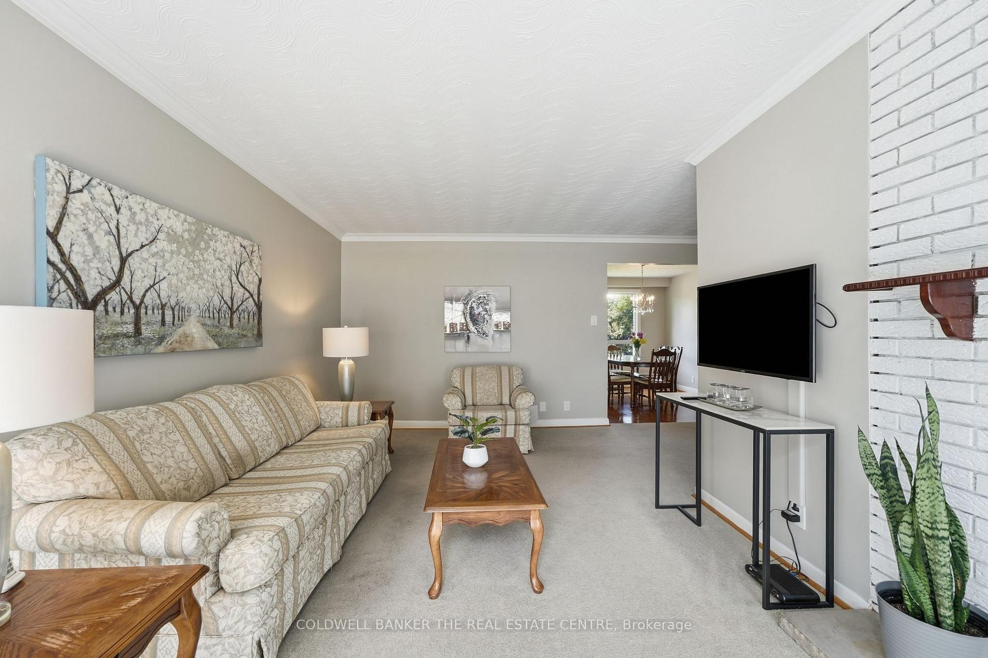 Photo 7 of 40 Benway Drive, Etobicoke, Rexdale-Kipling — HOMEH