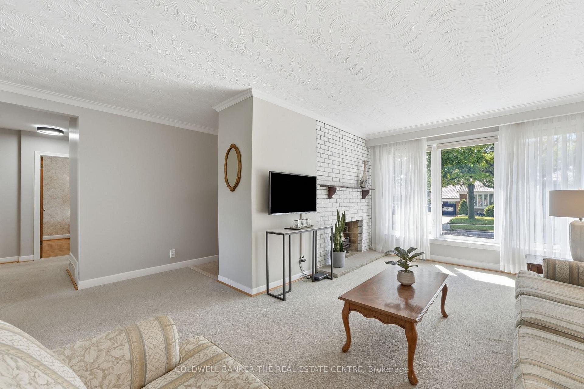 Photo 8 of 40 Benway Drive, Etobicoke, Rexdale-Kipling — HOMEH