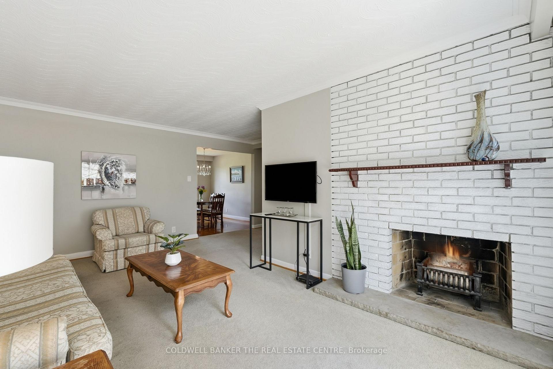 Photo 9 of 40 Benway Drive, Etobicoke, Rexdale-Kipling — HOMEH