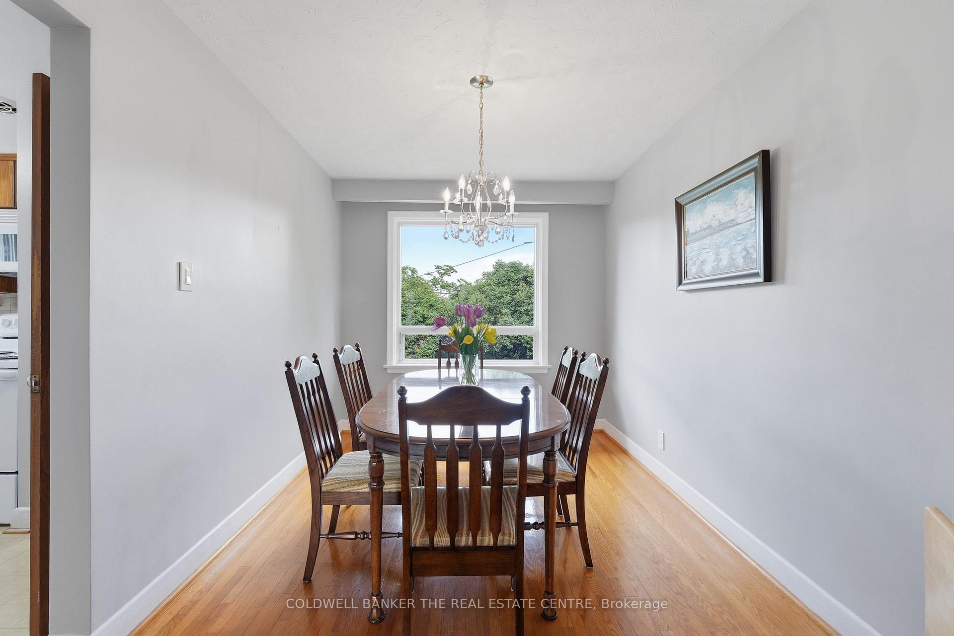 Photo 11 of 40 Benway Drive, Etobicoke, Rexdale-Kipling — HOMEH