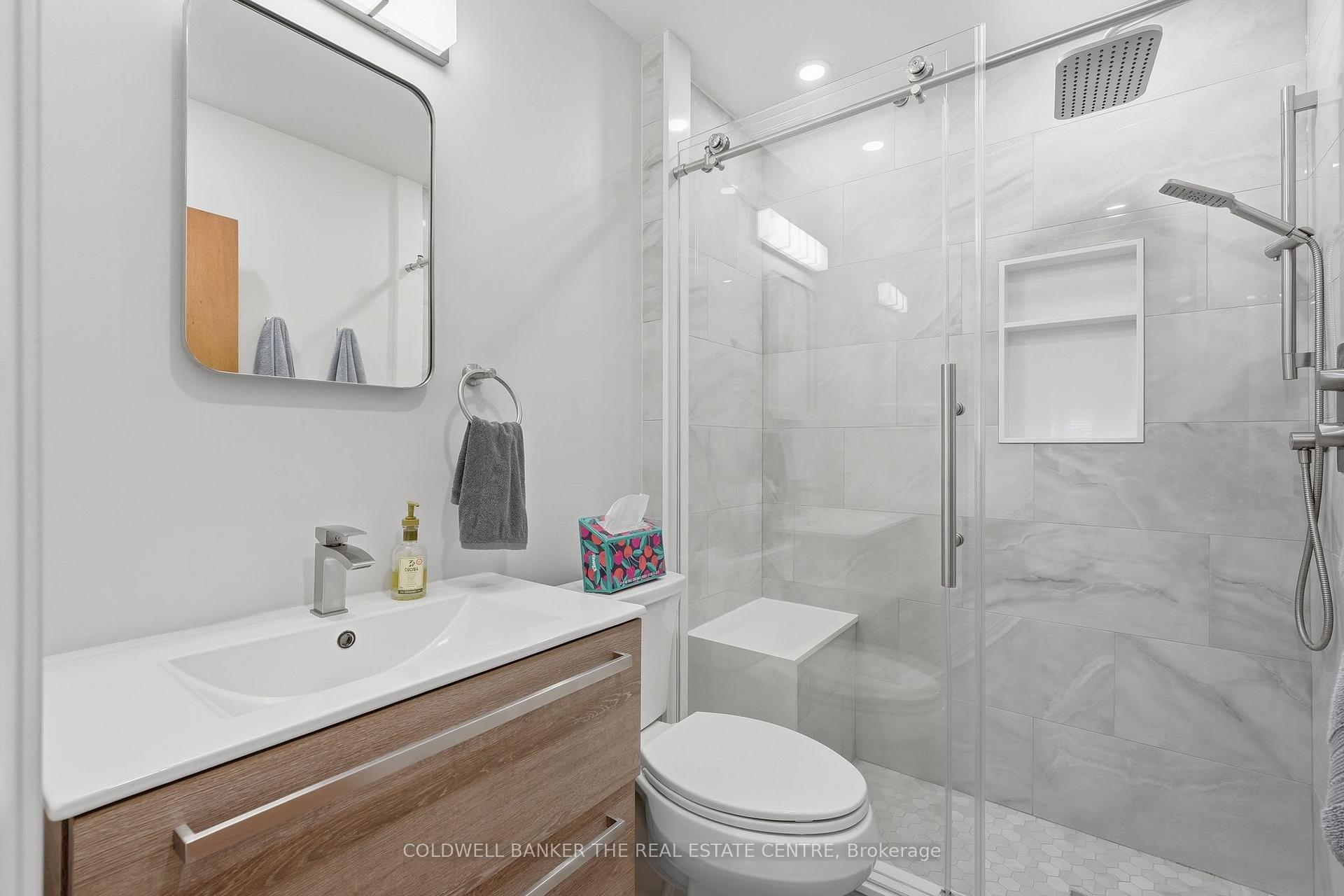 Photo 12 of 40 Benway Drive, Etobicoke, Rexdale-Kipling — HOMEH