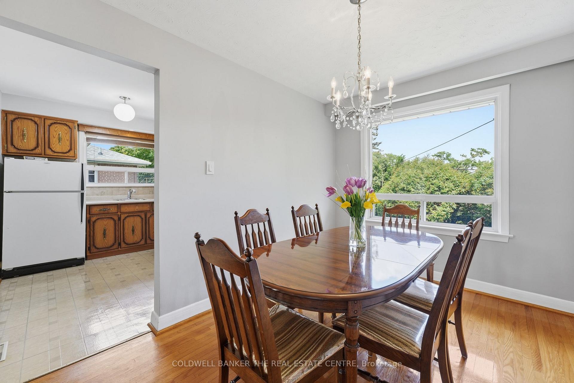 Photo 14 of 40 Benway Drive, Etobicoke, Rexdale-Kipling — HOMEH