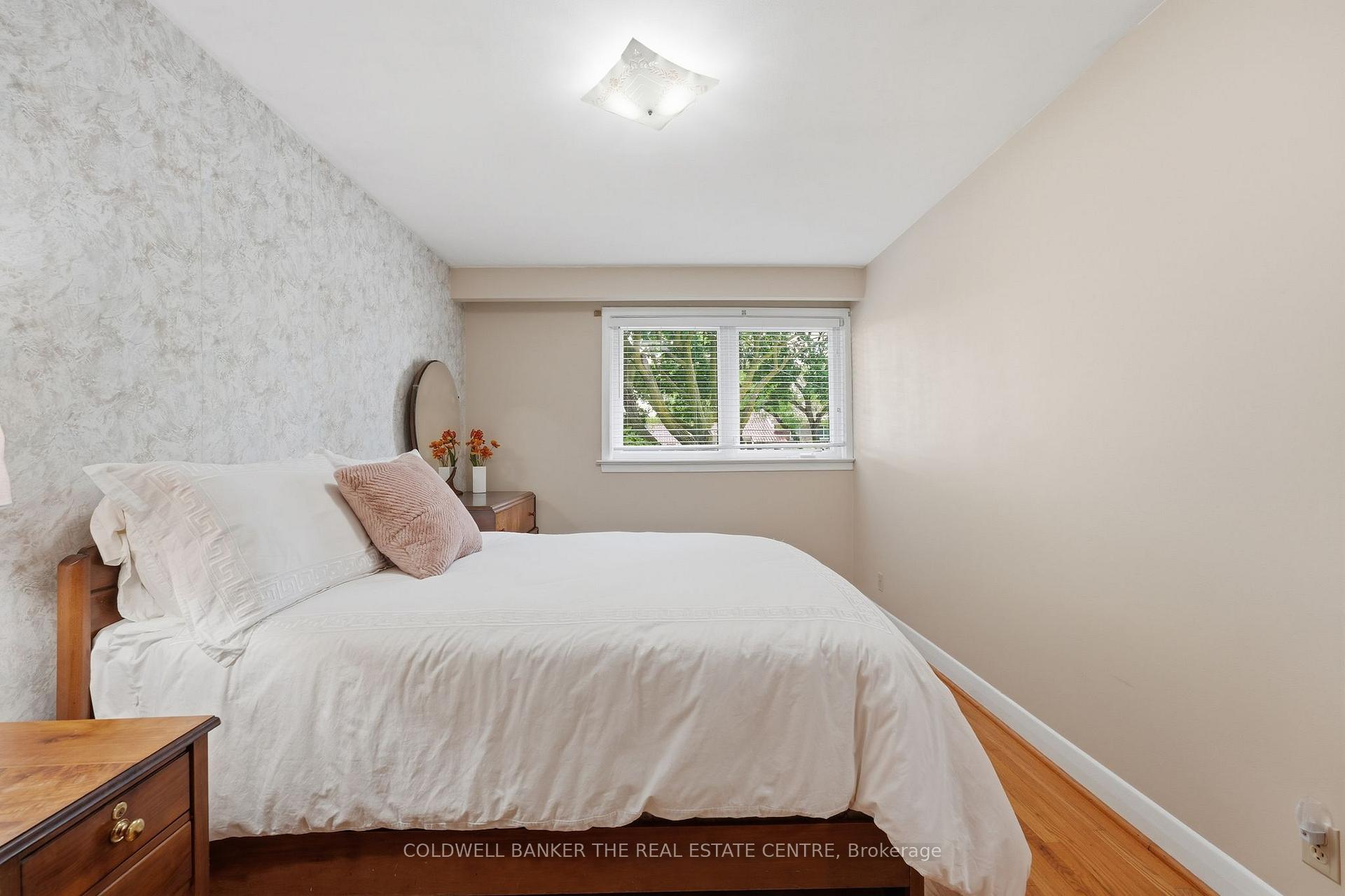 Photo 15 of 40 Benway Drive, Etobicoke, Rexdale-Kipling — HOMEH