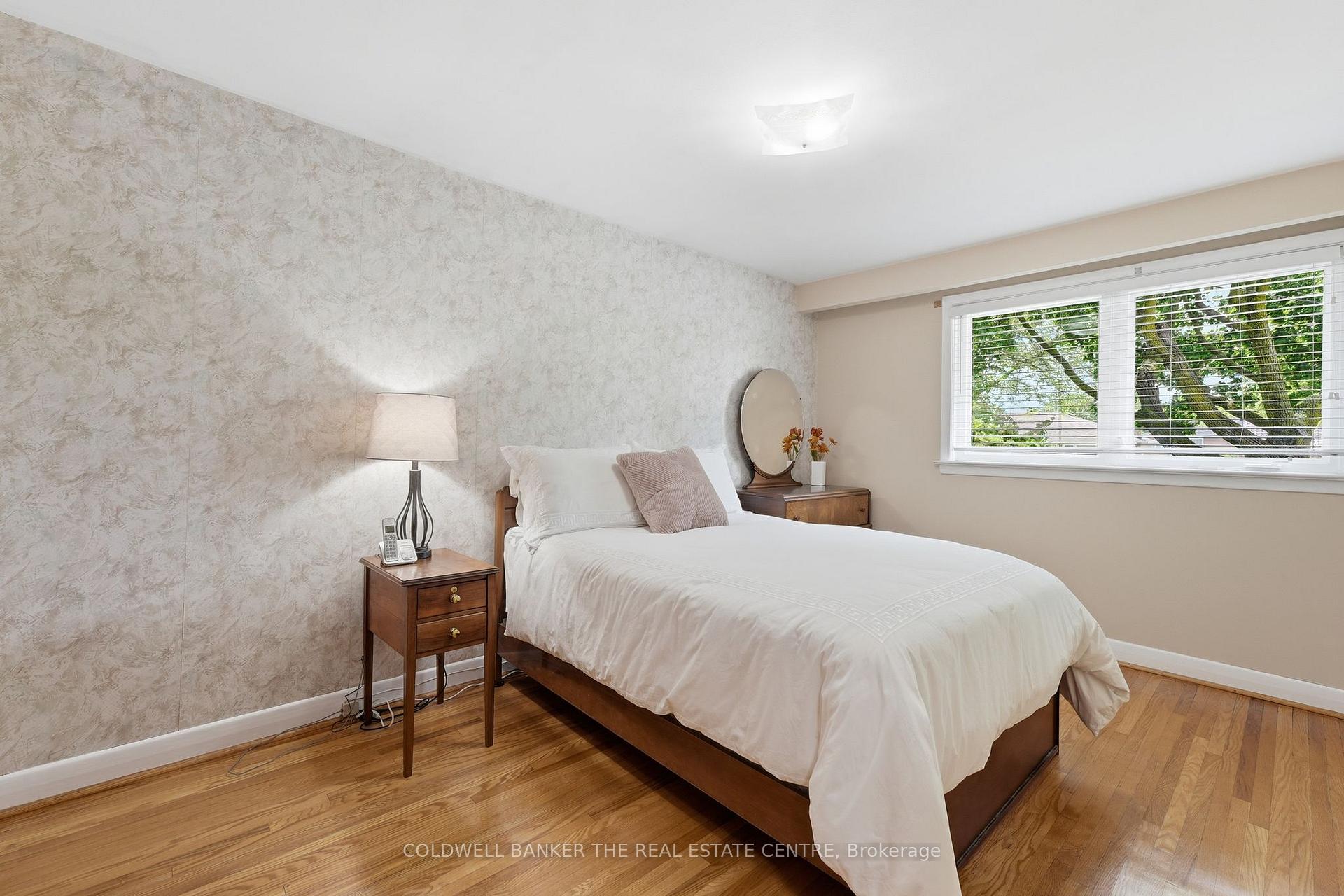 Photo 16 of 40 Benway Drive, Etobicoke, Rexdale-Kipling — HOMEH