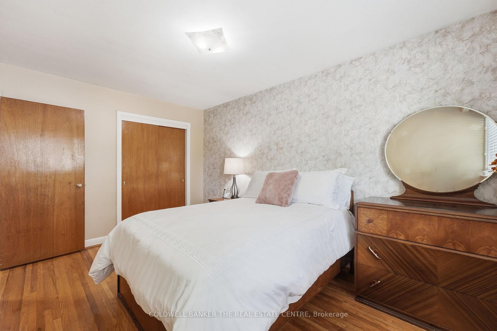 Photo 17 of 40 Benway Drive, Etobicoke, Rexdale-Kipling — HOMEH