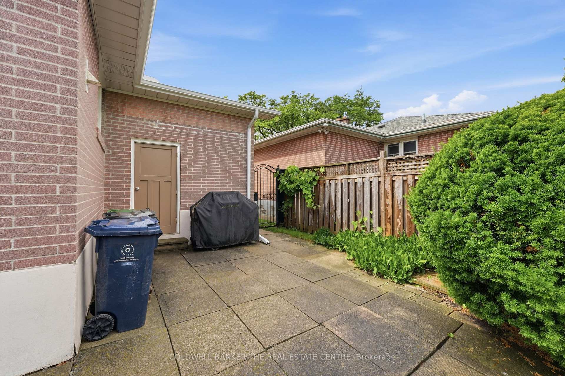 Photo 23 of 40 Benway Drive, Etobicoke, Rexdale-Kipling — HOMEH
