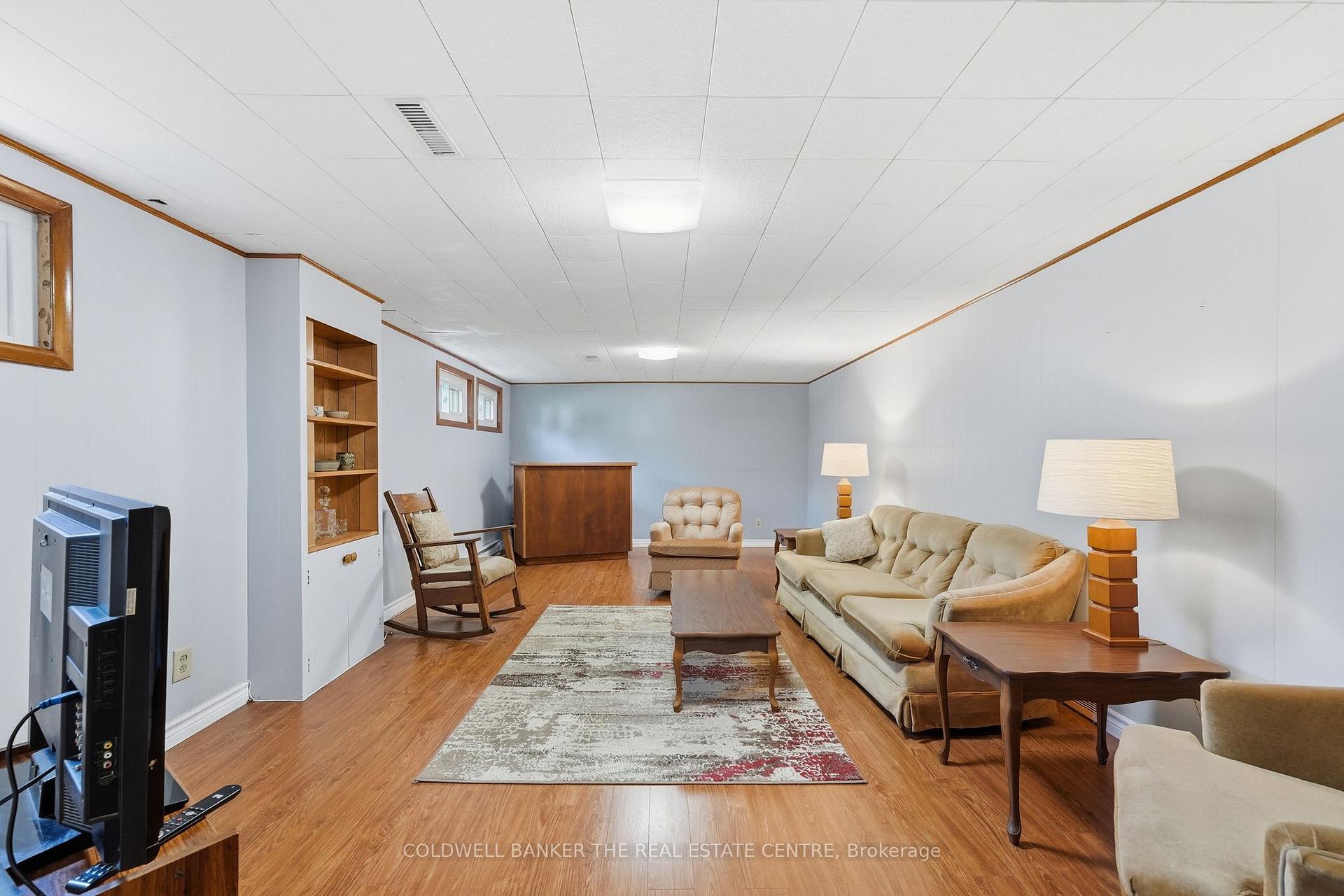 Photo 26 of 40 Benway Drive, Etobicoke, Rexdale-Kipling — HOMEH