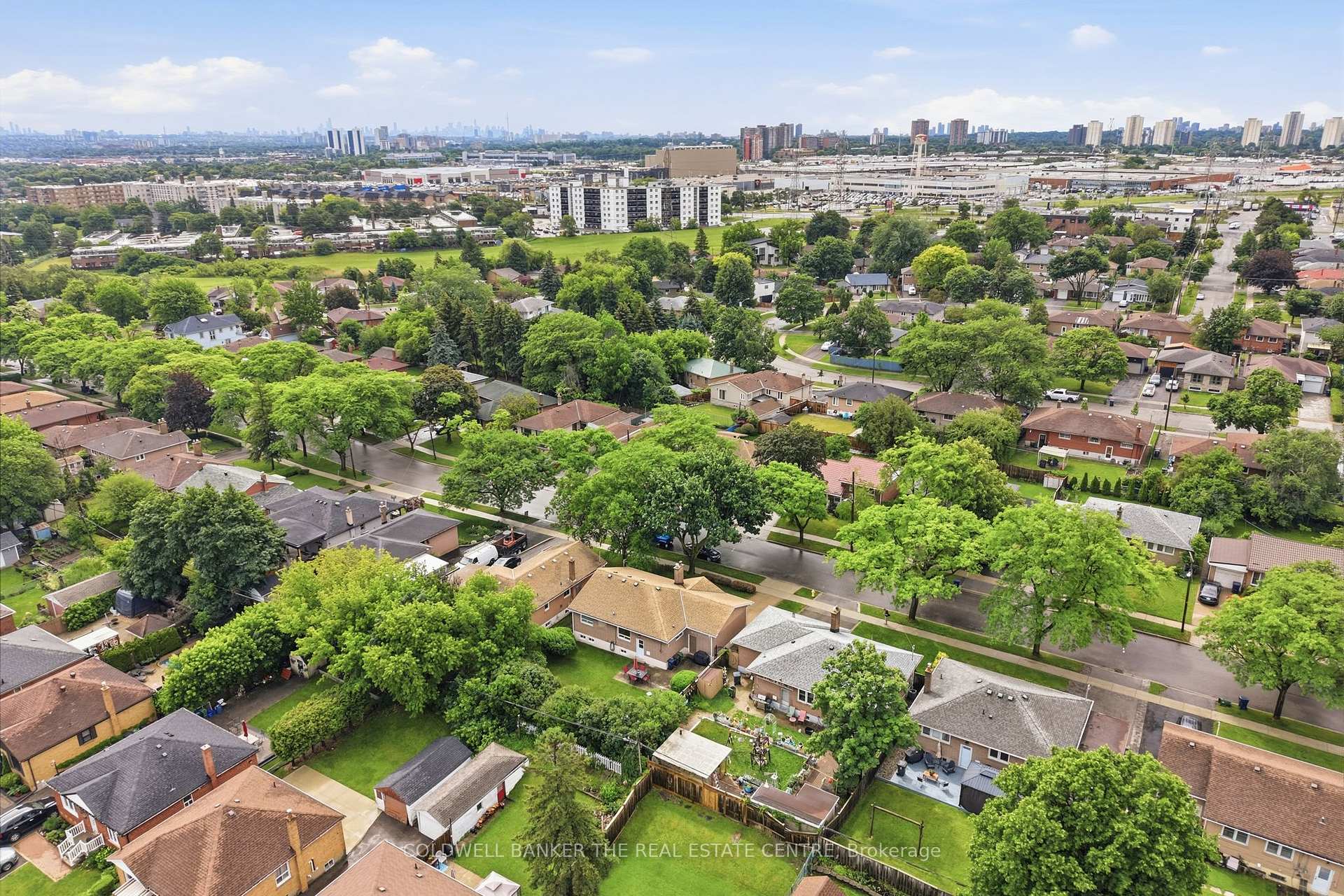 Photo 27 of 40 Benway Drive, Etobicoke, Rexdale-Kipling — HOMEH