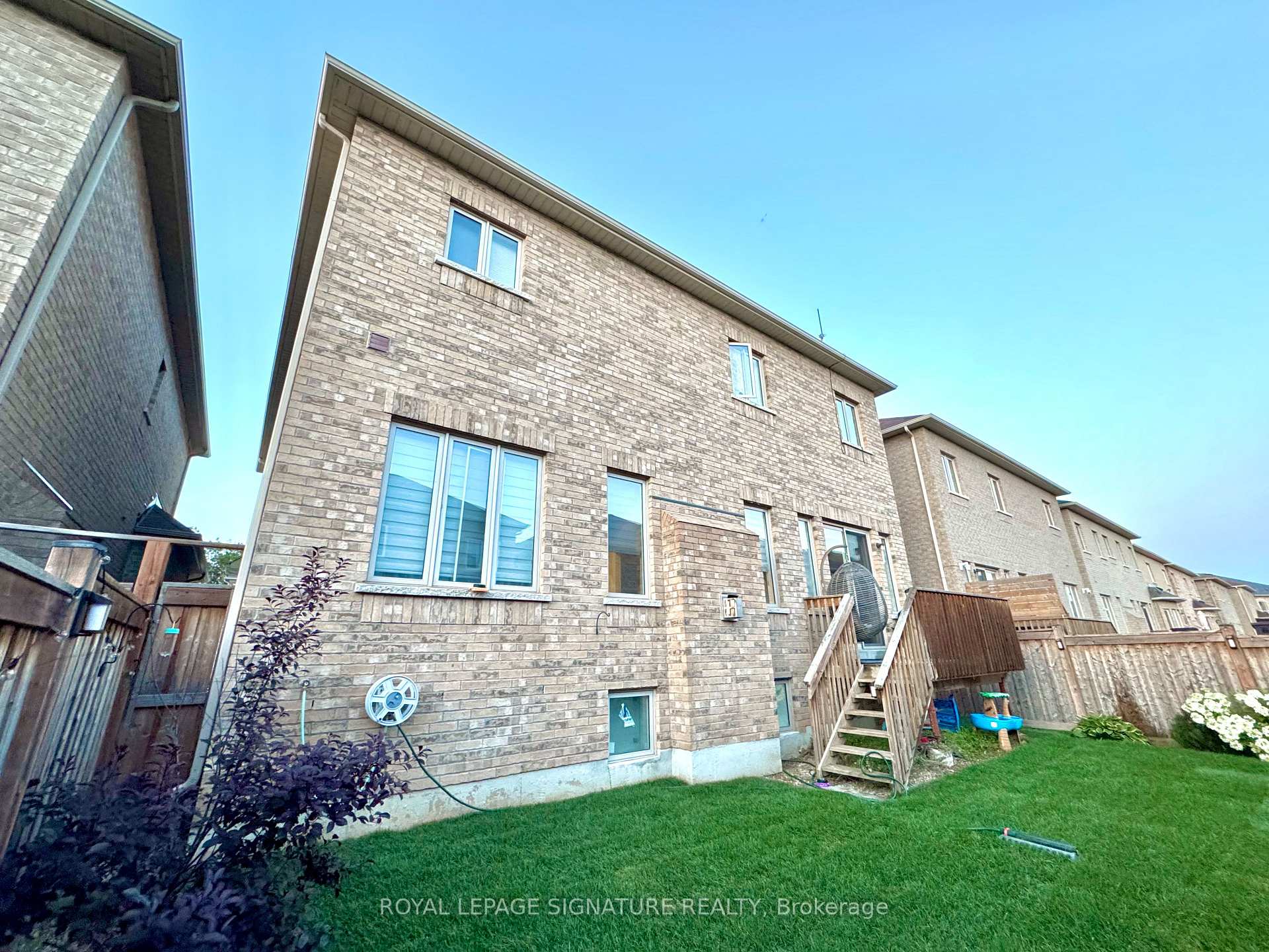 Photo 4 of 3184 Meadow Marsh Crescent, Oakville, Joshua Meadows — HOMEH