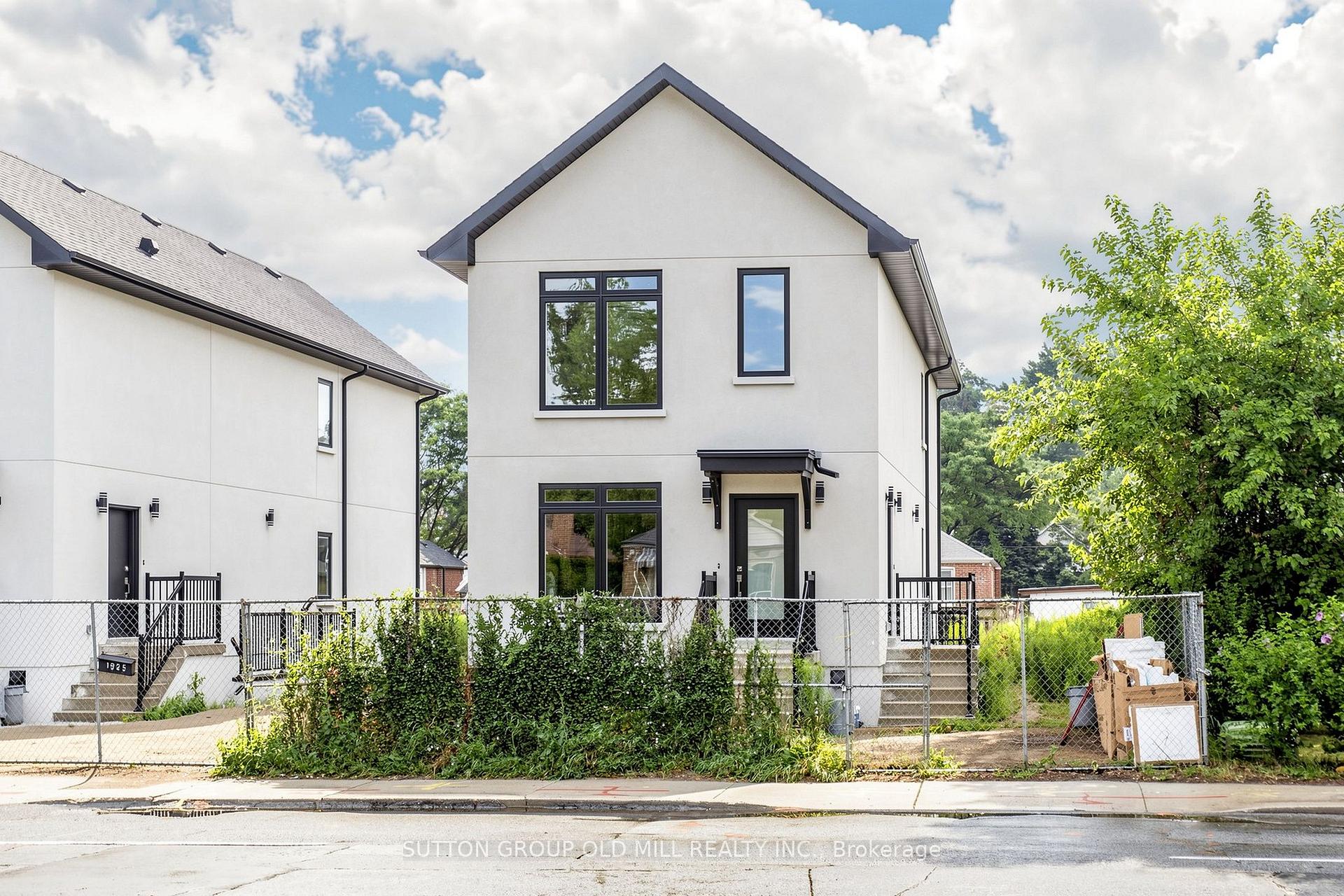 Photo 3 of Unit 1, 1925 Lawrence Avenue W, North York, Weston — HOMEH